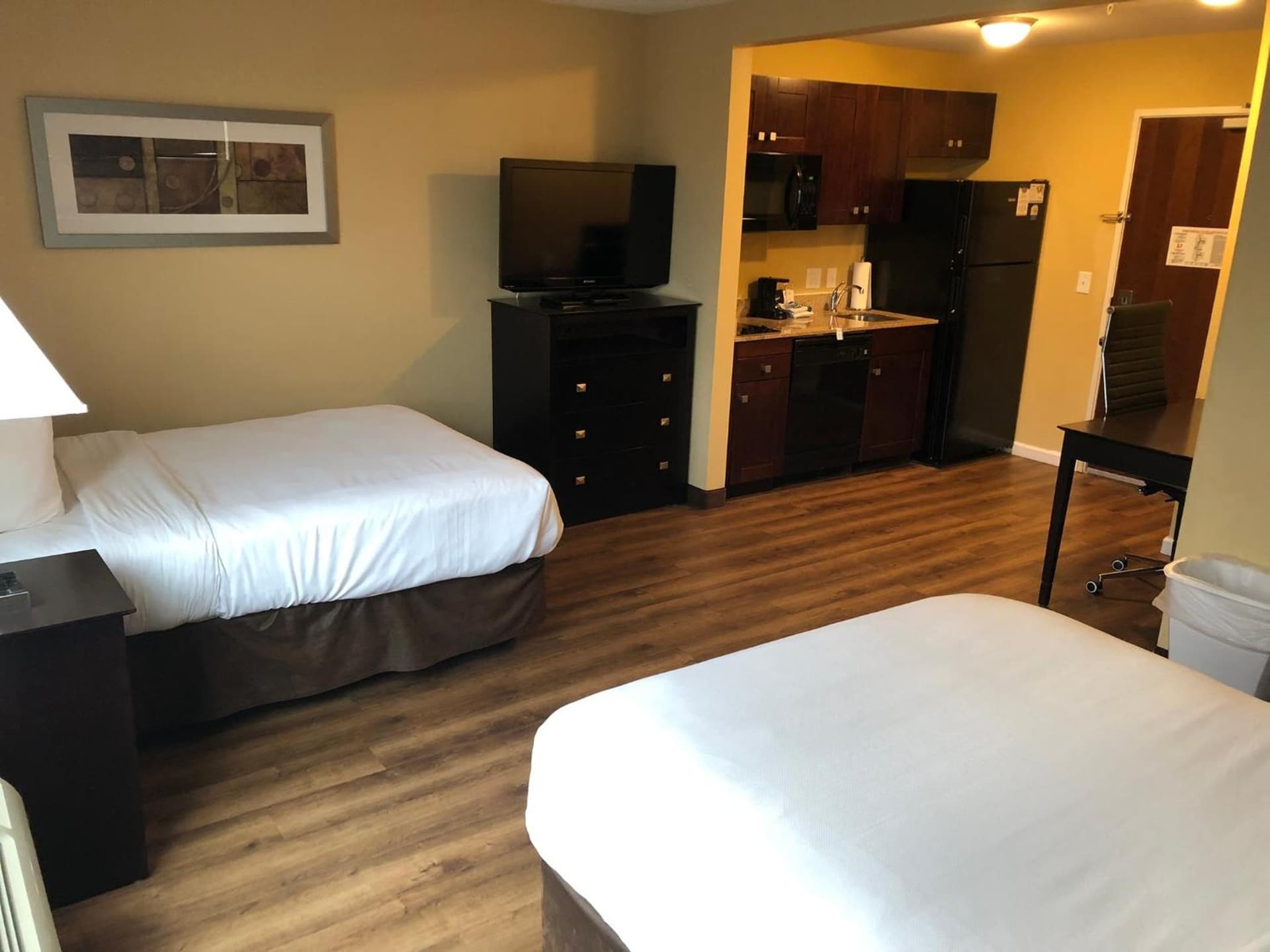 MainStay Suites Jacksonville near Camp Lejeune gallery photo in Jacksonville, NC — image 43