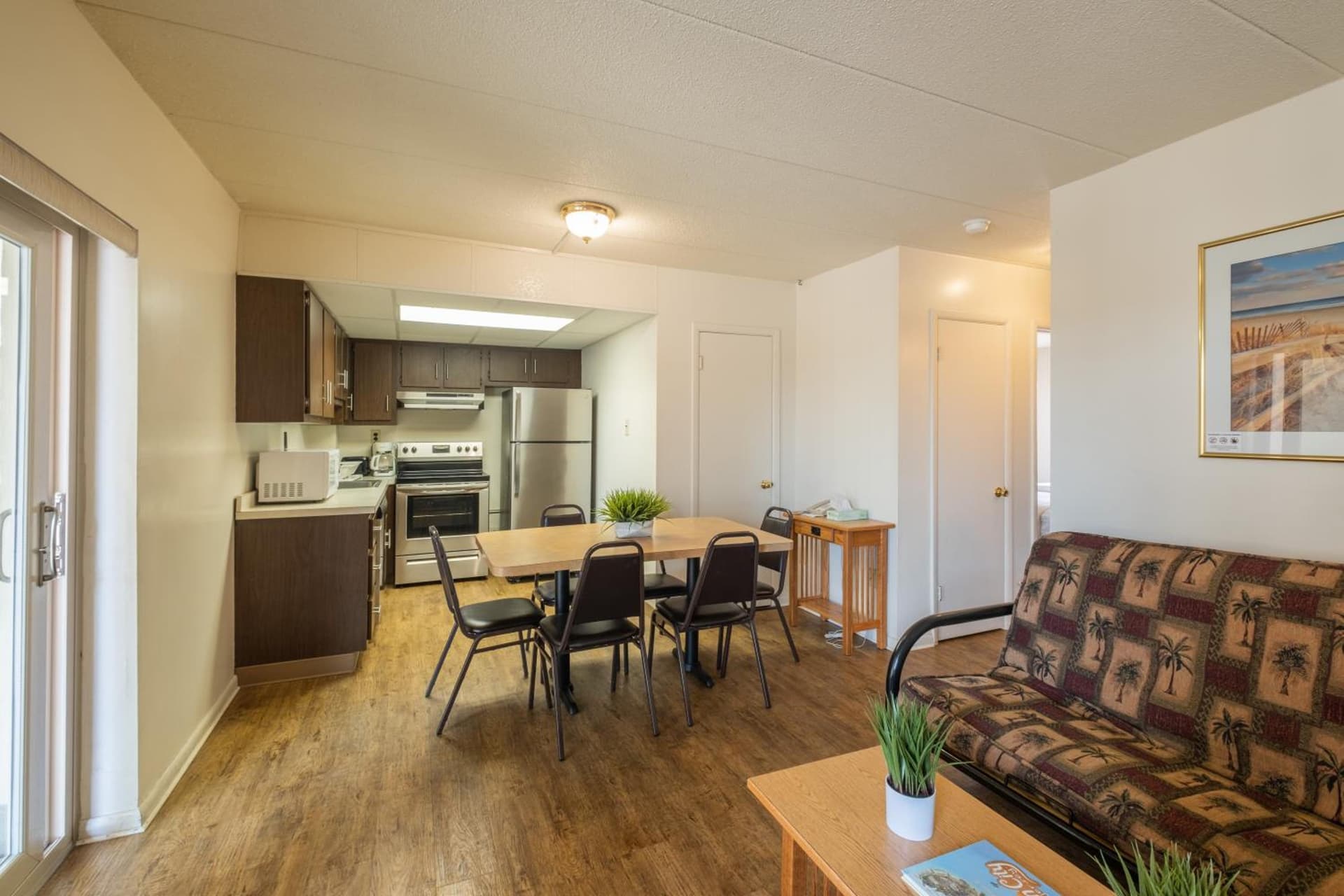 Tahiti Inn interior in Ocean City, NJ — gallery photo 2