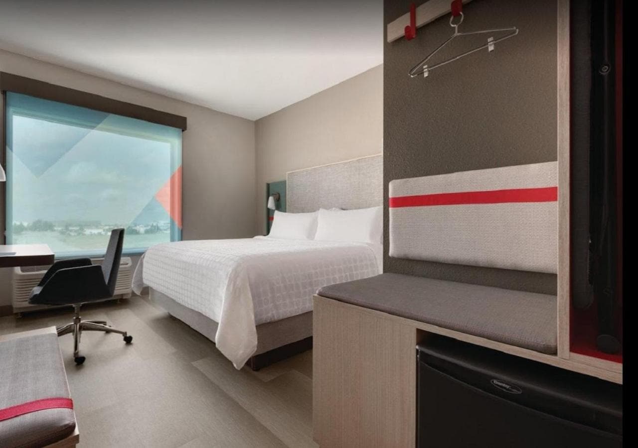 avid Hotel Sioux City - Downtown by IHG interior in Sioux City, IA — gallery photo 2