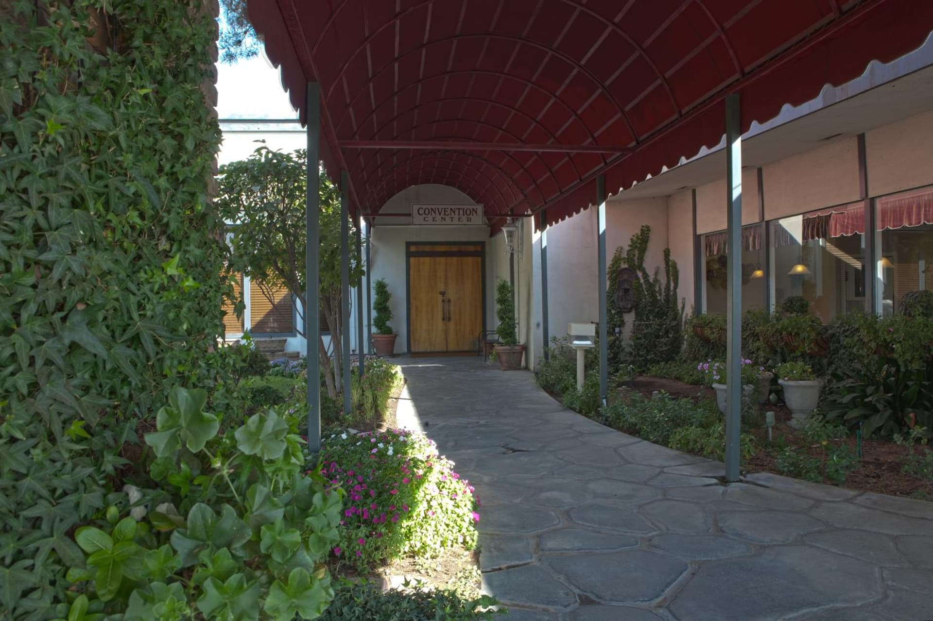 Lamp Liter Inn Visalia, an Ascend Collection Hotel gallery photo in Visalia, CA — image 4