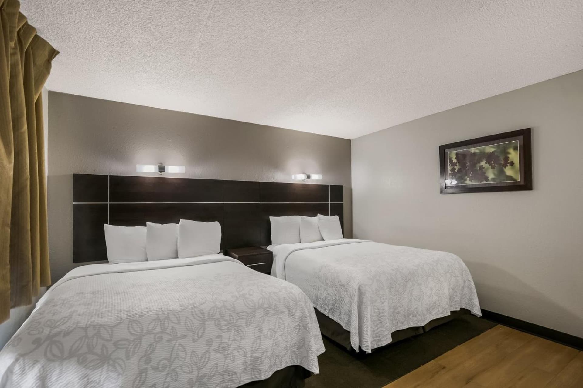 Red Roof Inn PLUS+ & Suites Knoxville West - Cedar Bluff gallery photo in Knoxville, TN — image 6
