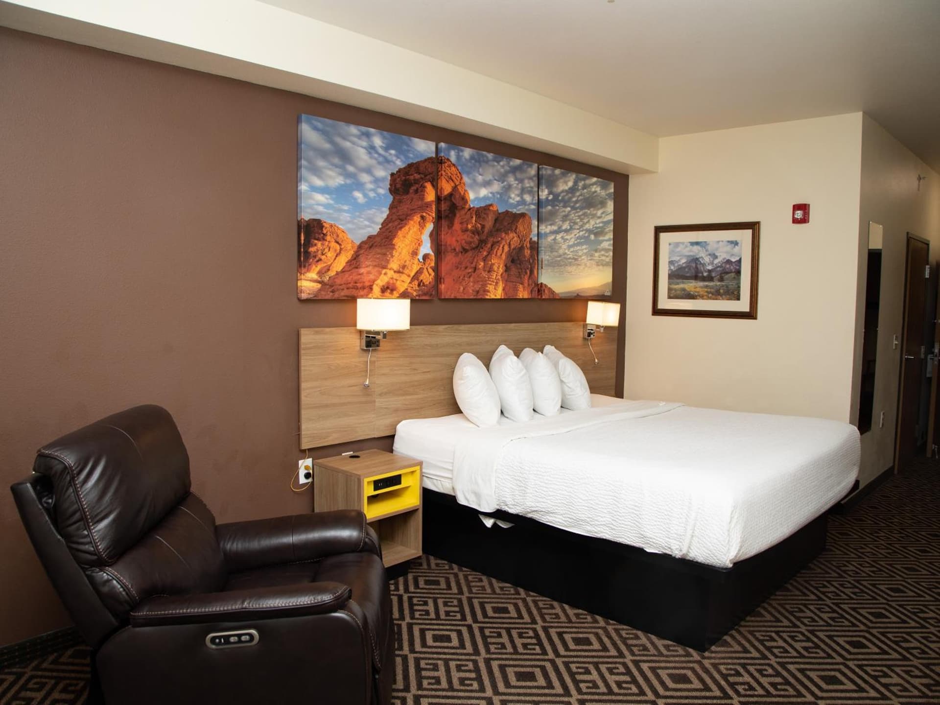 Days Inn by Wyndham Manitou Springs gallery photo in Manitou Springs, CO — image 104