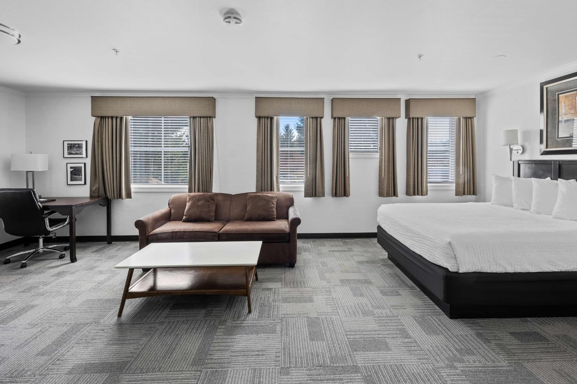 Best Western Wesley Inn & Suites property views in Gig Harbor, WA — gallery photo 3