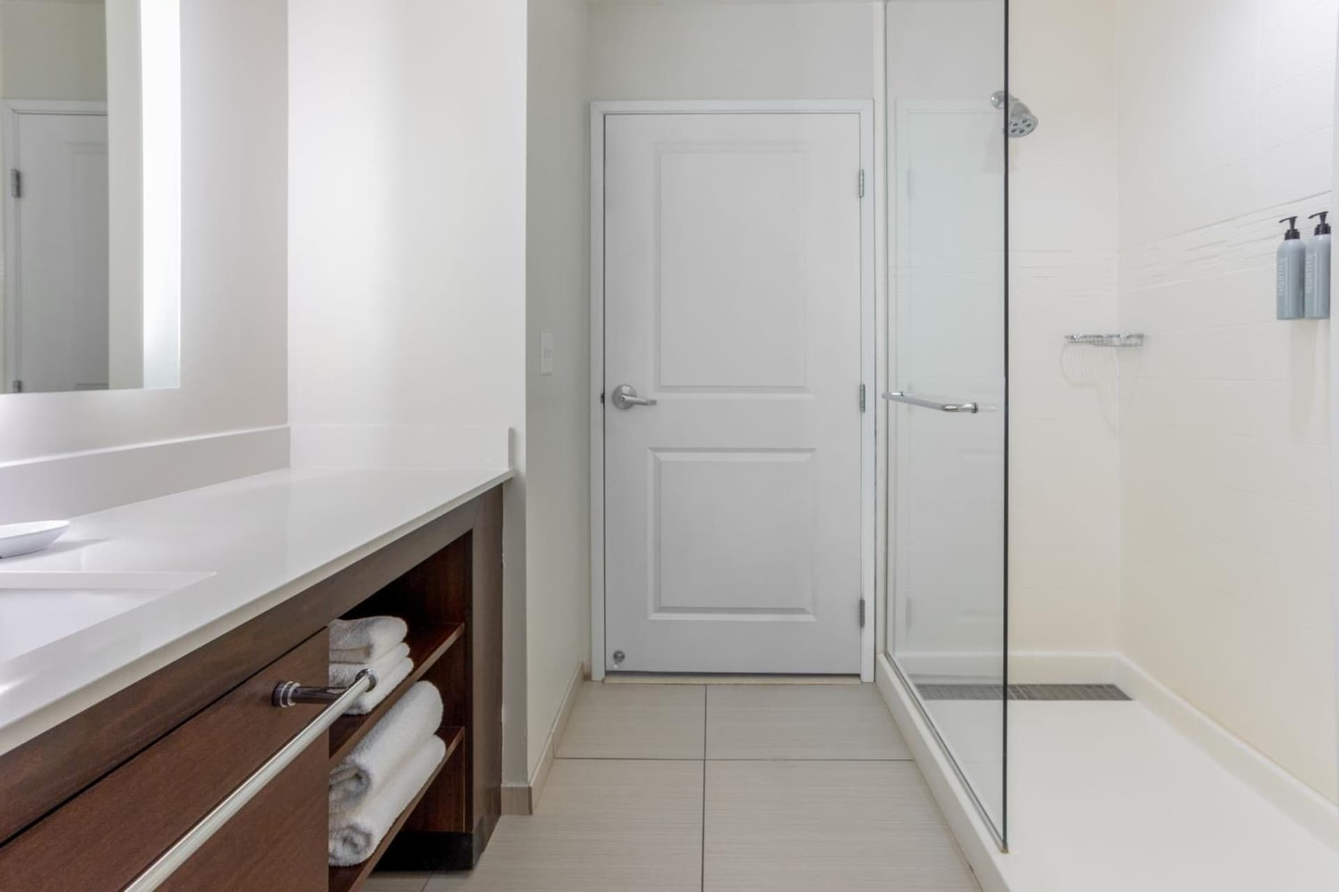 Residence Inn by Marriott Kansas City at The Legends interior in Kansas City, KS — gallery photo 2