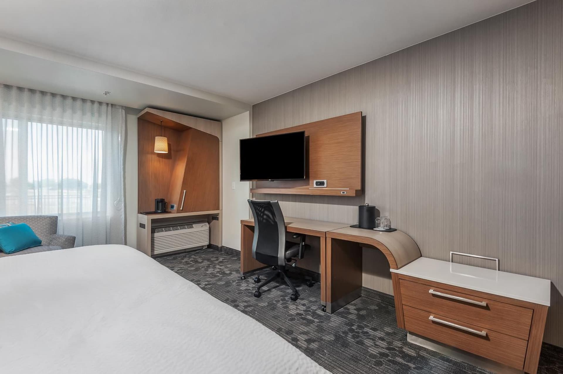 Courtyard by Marriott Ardmore interior in Ardmore, OK — gallery photo 2