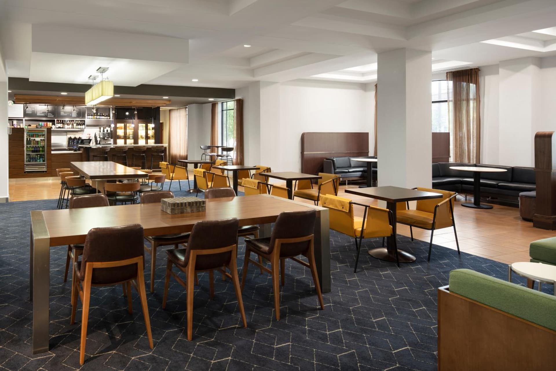 Courtyard Louisville Airport interior in Louisville, KY — gallery photo 2