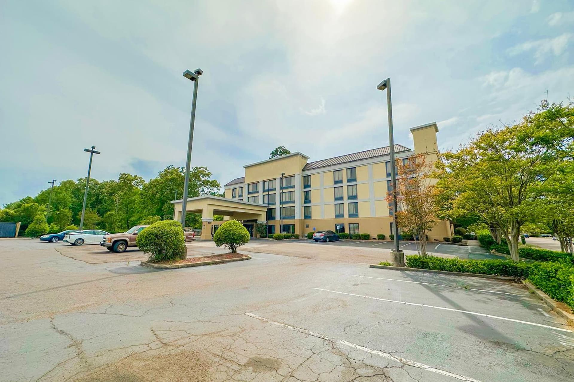 OYO Townhouse Jackson - Ridgeland gallery photo in Jackson, MS — image 18