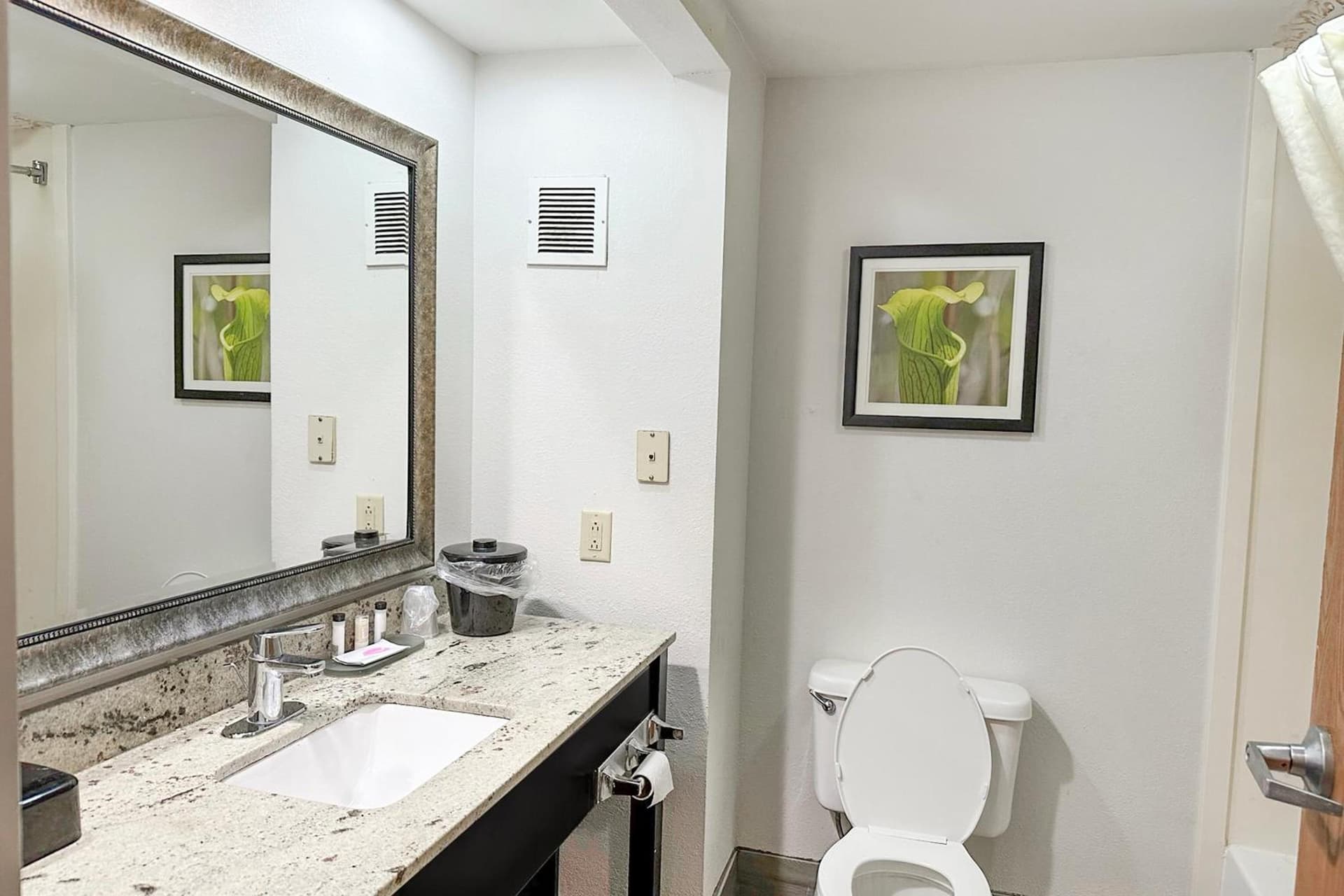 OYO Townhouse Jackson - Ridgeland gallery photo in Jackson, MS — image 26