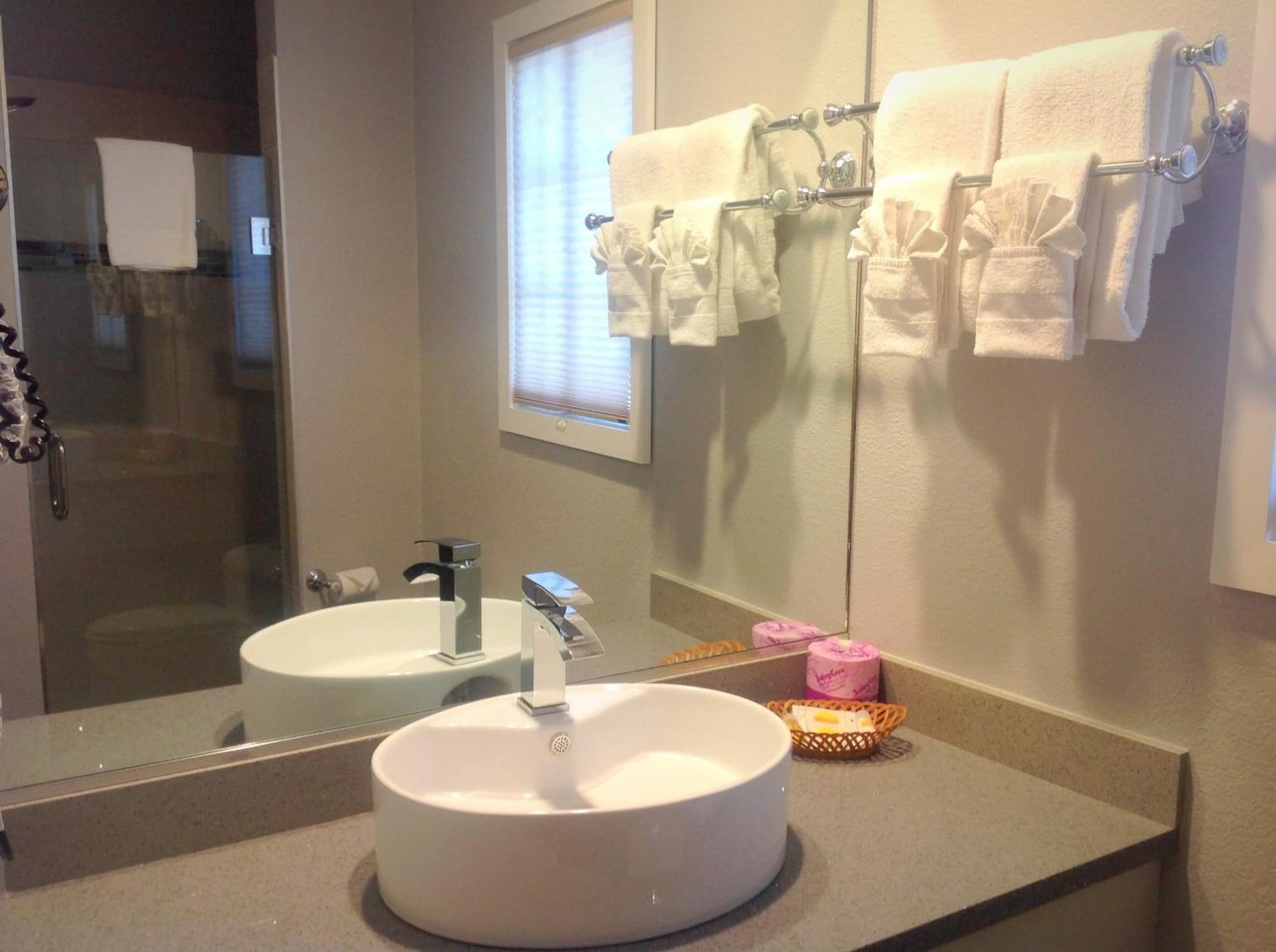 FairBridge Inn & Suites Gateway to Yosemite property views in Merced, CA — gallery photo 3