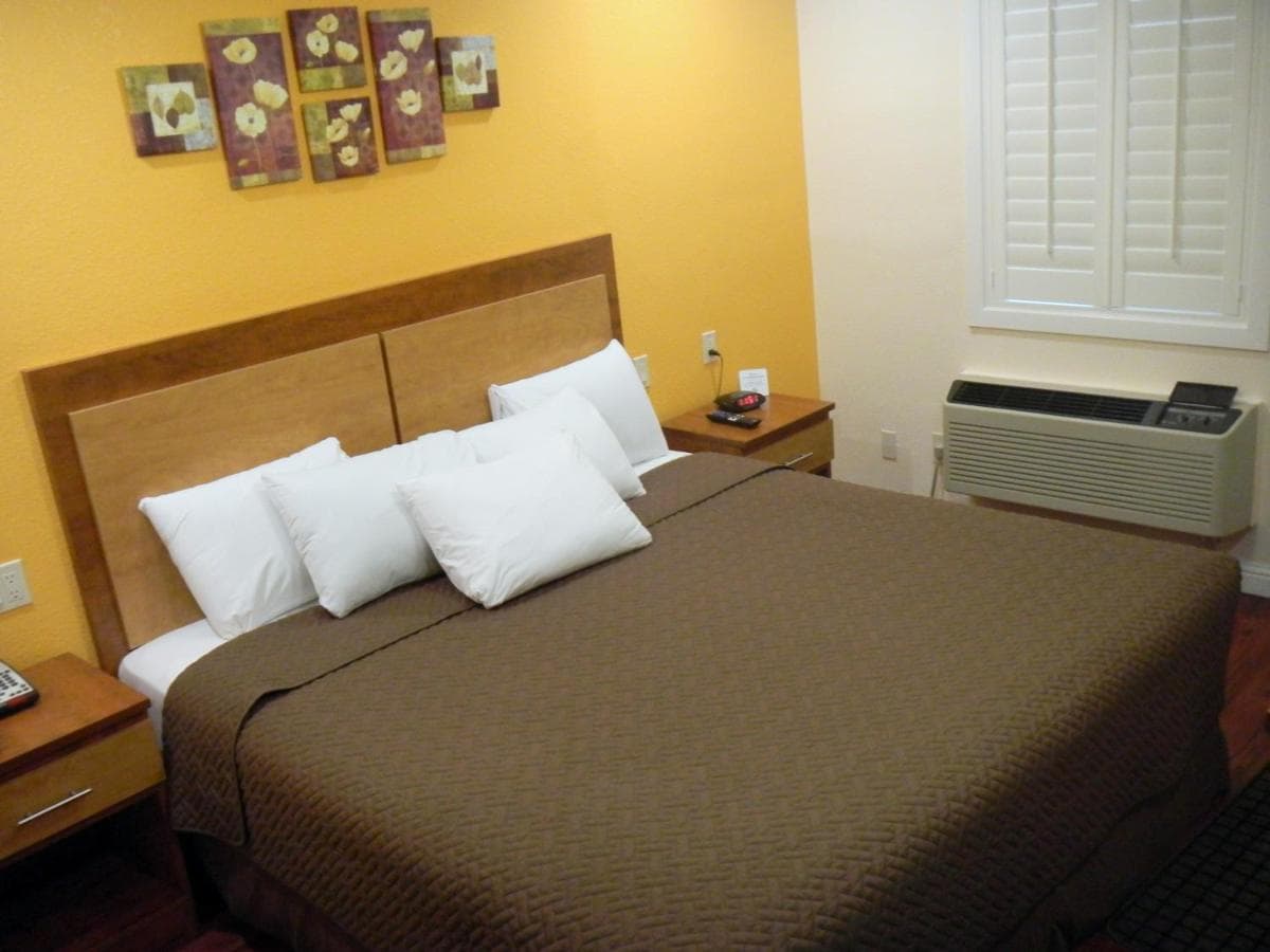 FairBridge Inn & Suites Gateway to Yosemite interior in Merced, CA — gallery photo 2