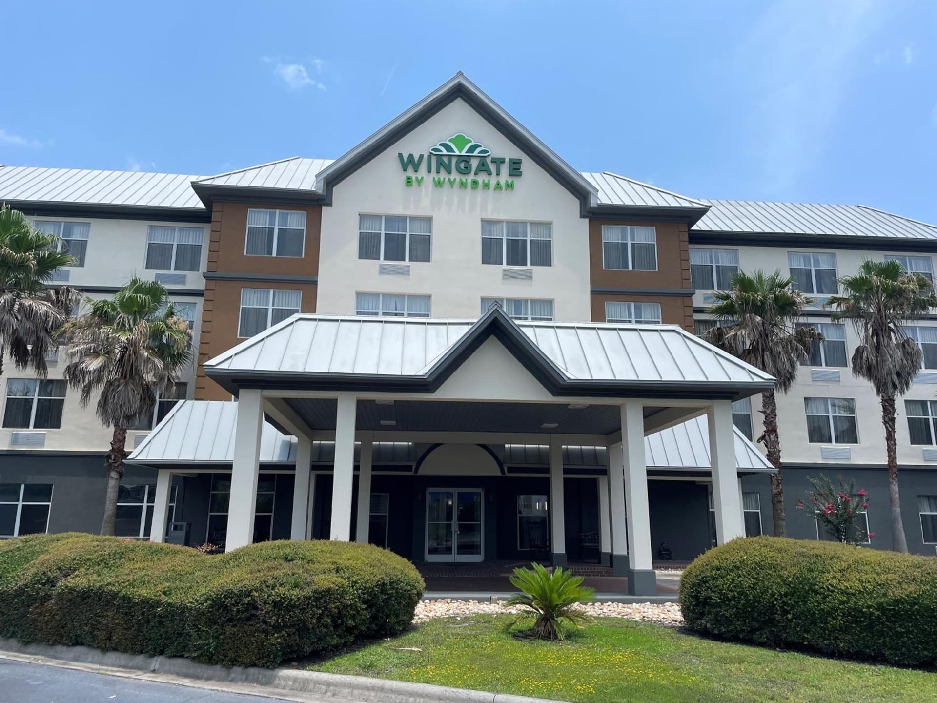 Wingate by Wyndham Savannah Gateway interior in Savannah, GA — gallery photo 2