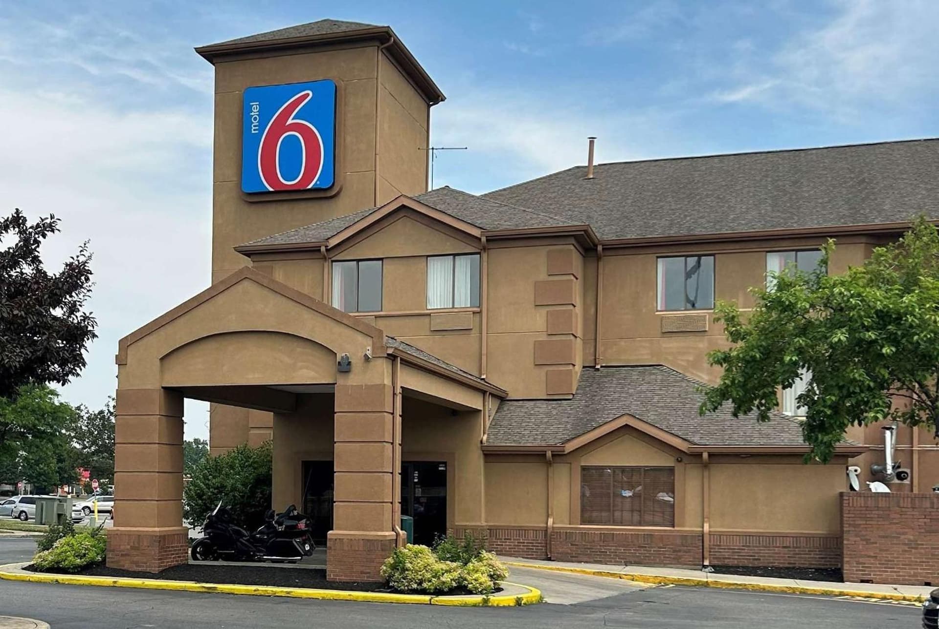 Motel 6-Indianapolis, IN - Airport interior in Indianapolis, IN — gallery photo 2