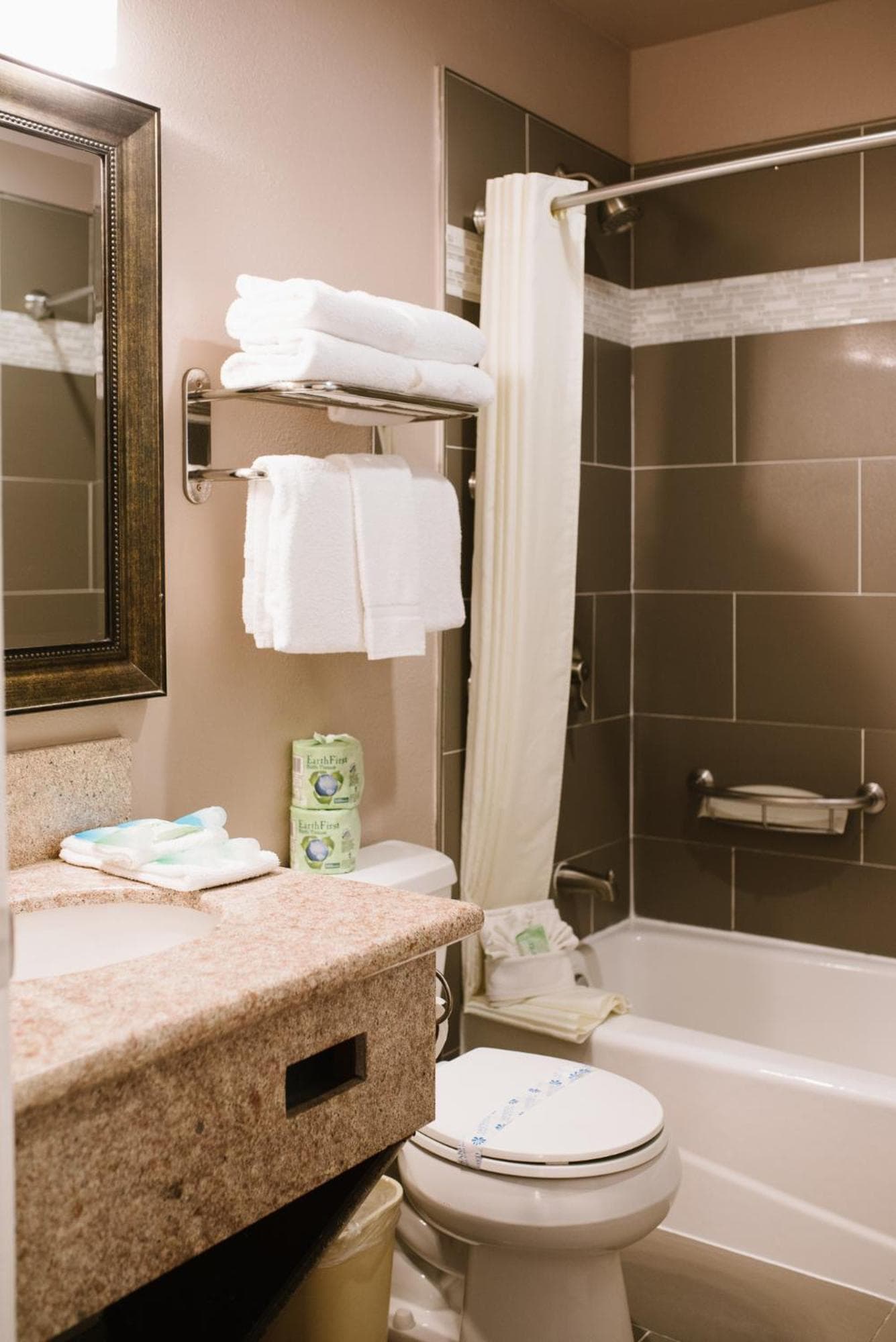 Alamo Inn and Suites - Convention Center gallery photo in Anaheim, CA — image 57