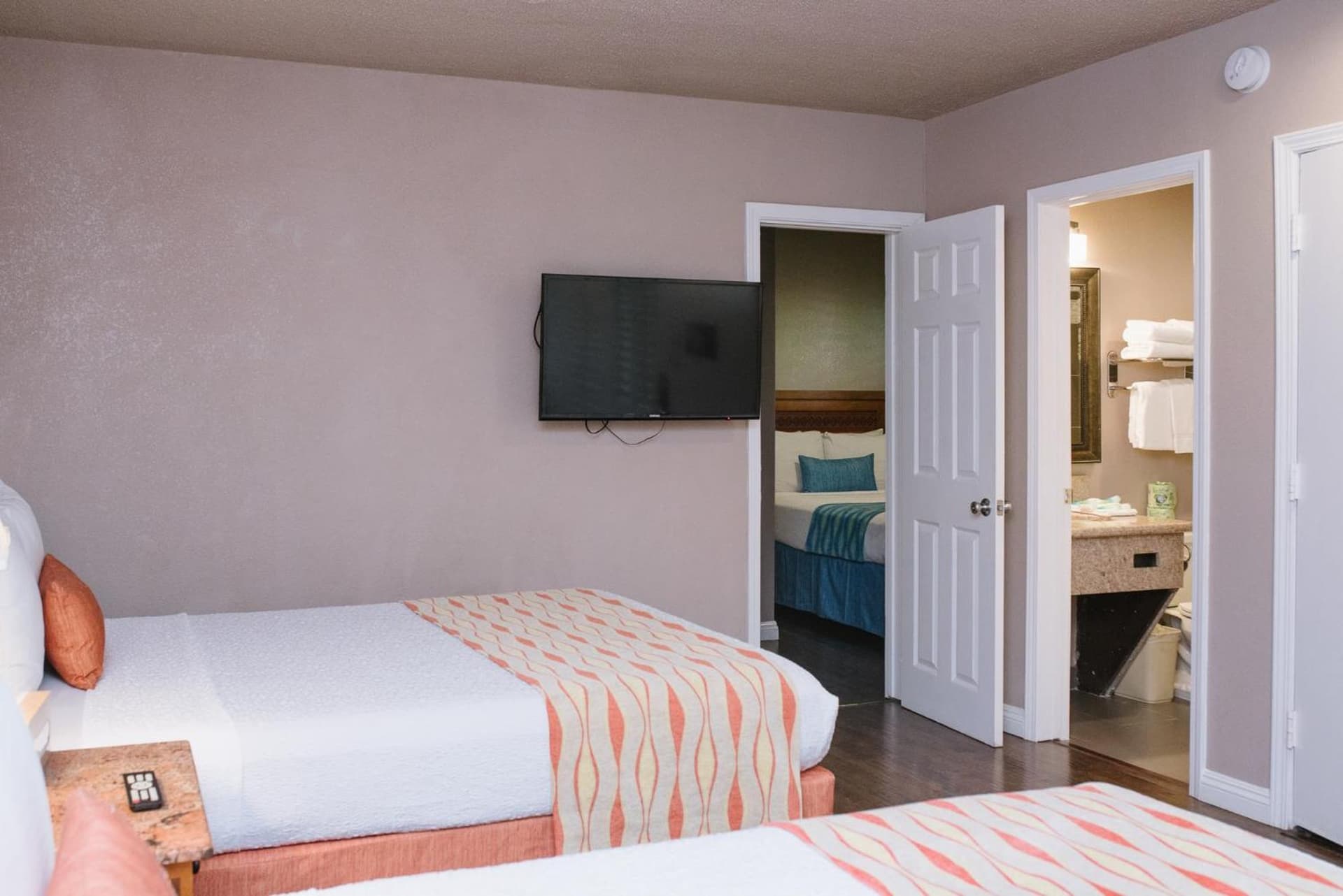 Alamo Inn and Suites - Convention Center gallery photo in Anaheim, CA — image 70