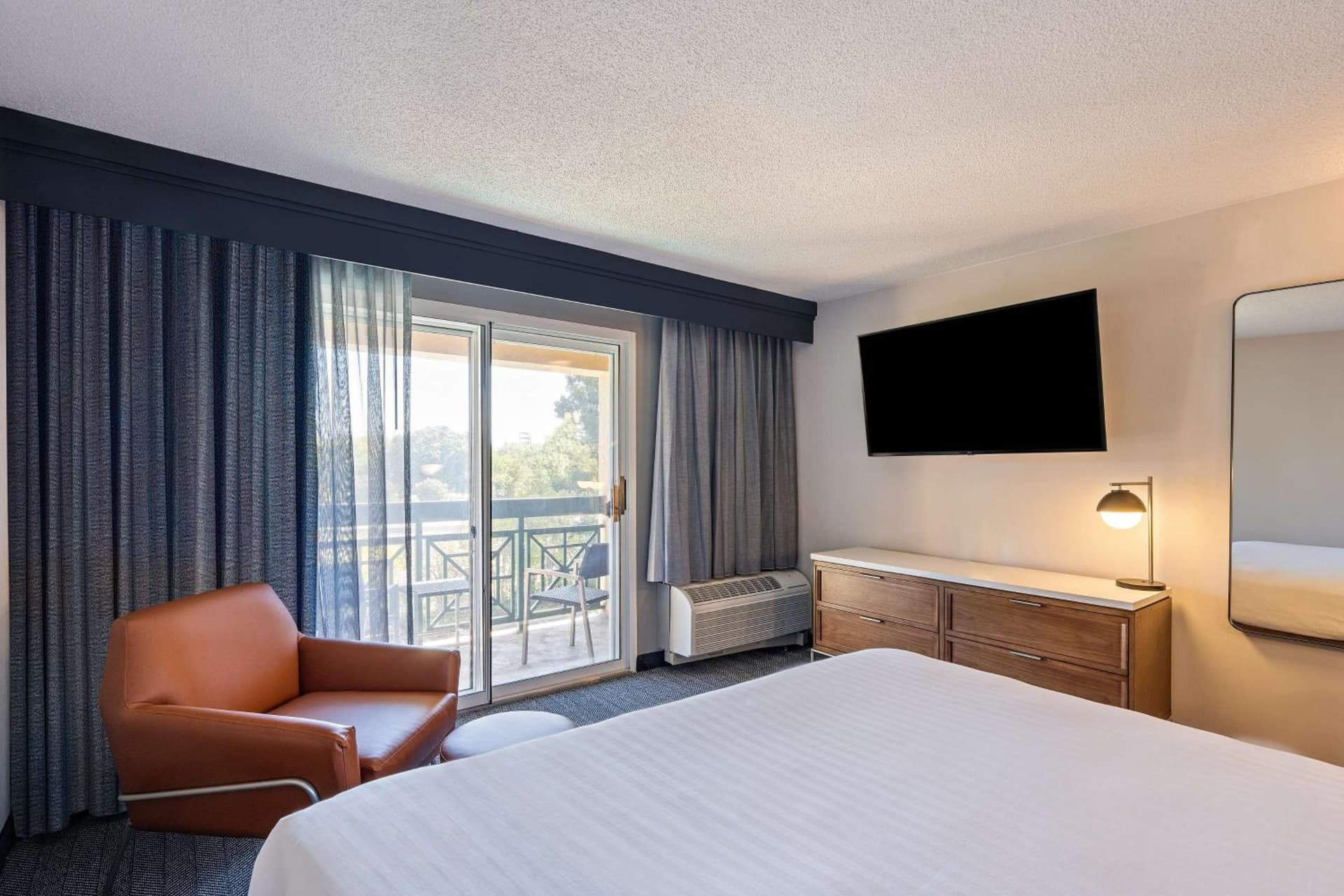 Sonesta Select Pleasant Hill interior in Pleasant Hill, CA — gallery photo 2