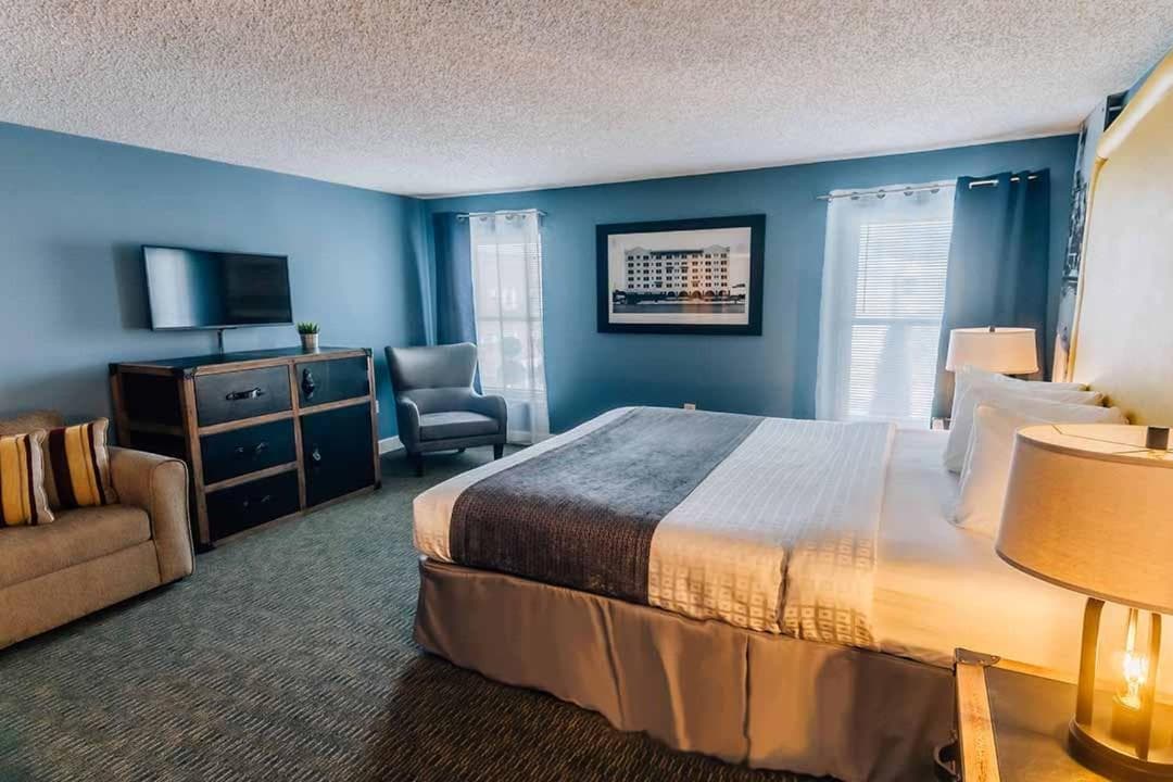 Hollander Hotel - Downtown St. Petersburg gallery photo in St Petersburg — image 13
