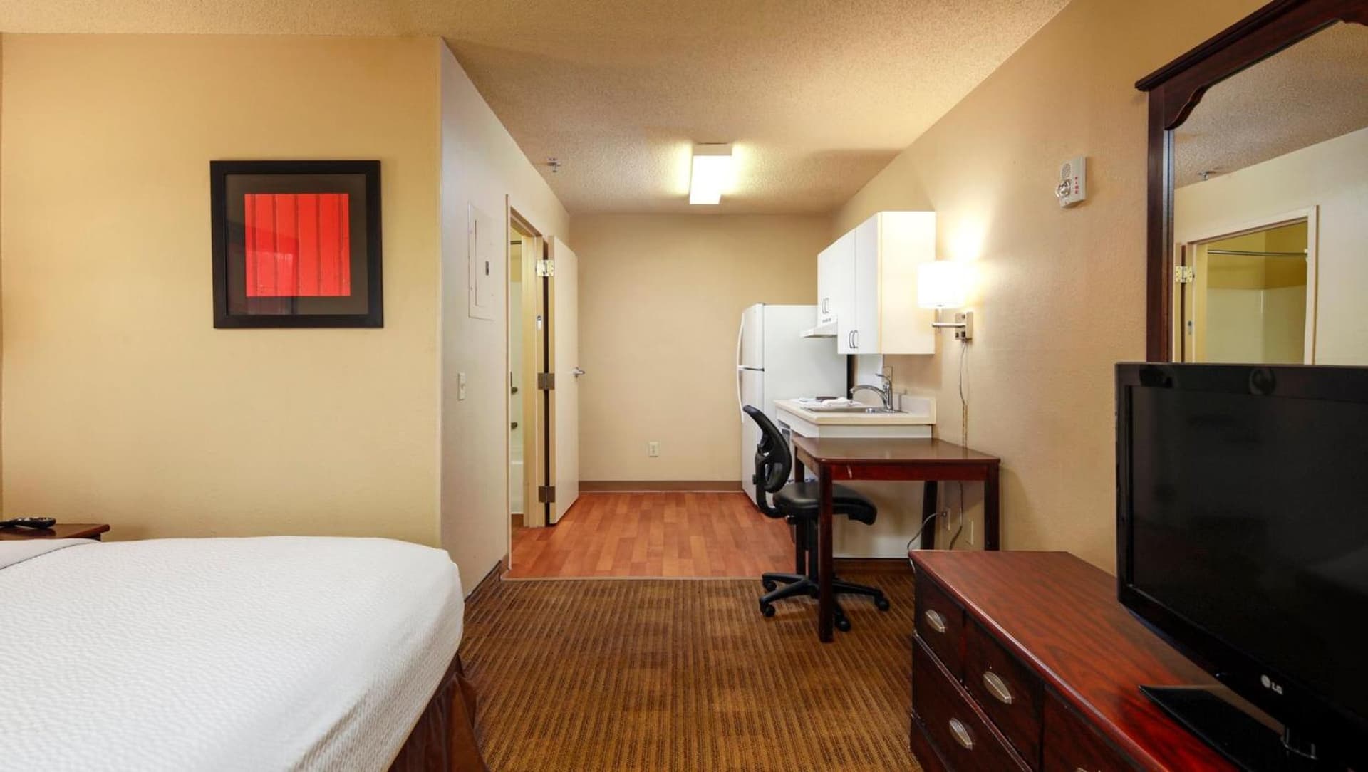 Home 1 Suites Extended Stay gallery photo in Montgomery, AL — image 15