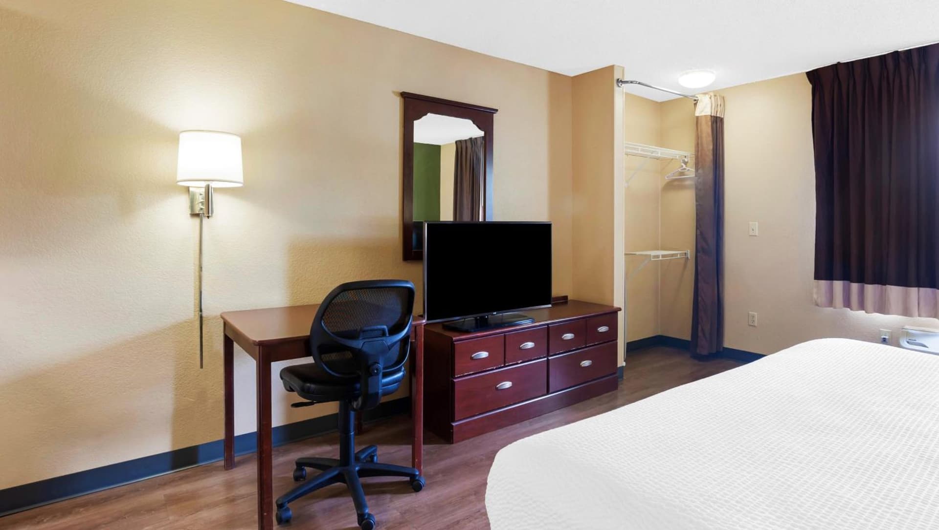 Home 1 Suites Extended Stay gallery photo in Montgomery, AL — image 10