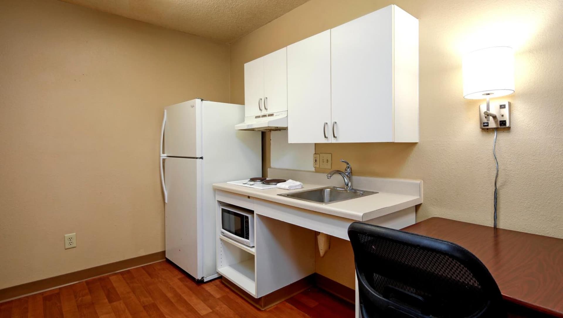 Home 1 Suites Extended Stay gallery photo in Montgomery, AL — image 18