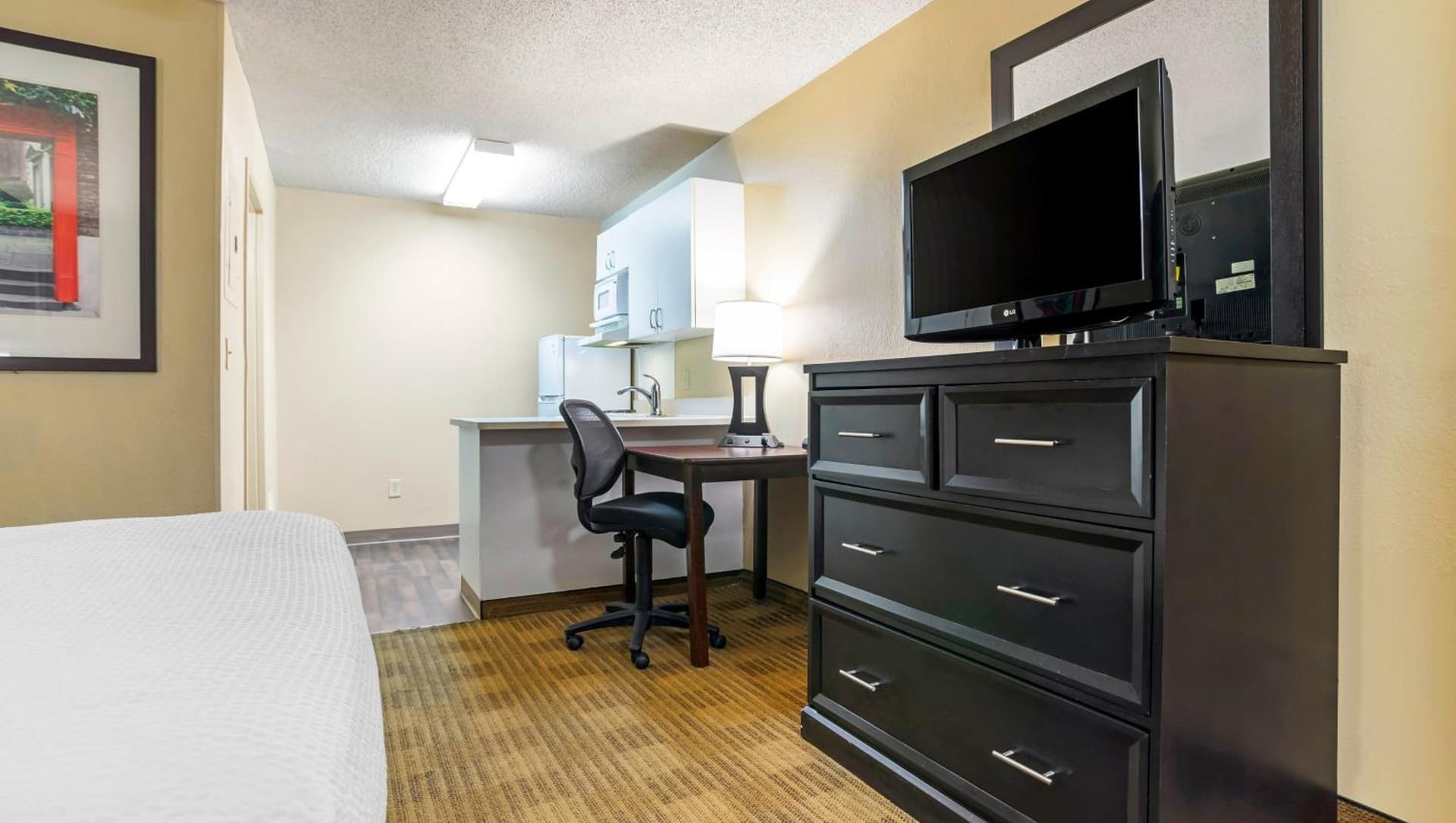 Home 1 Suites Extended Stay gallery photo in Montgomery, AL — image 4