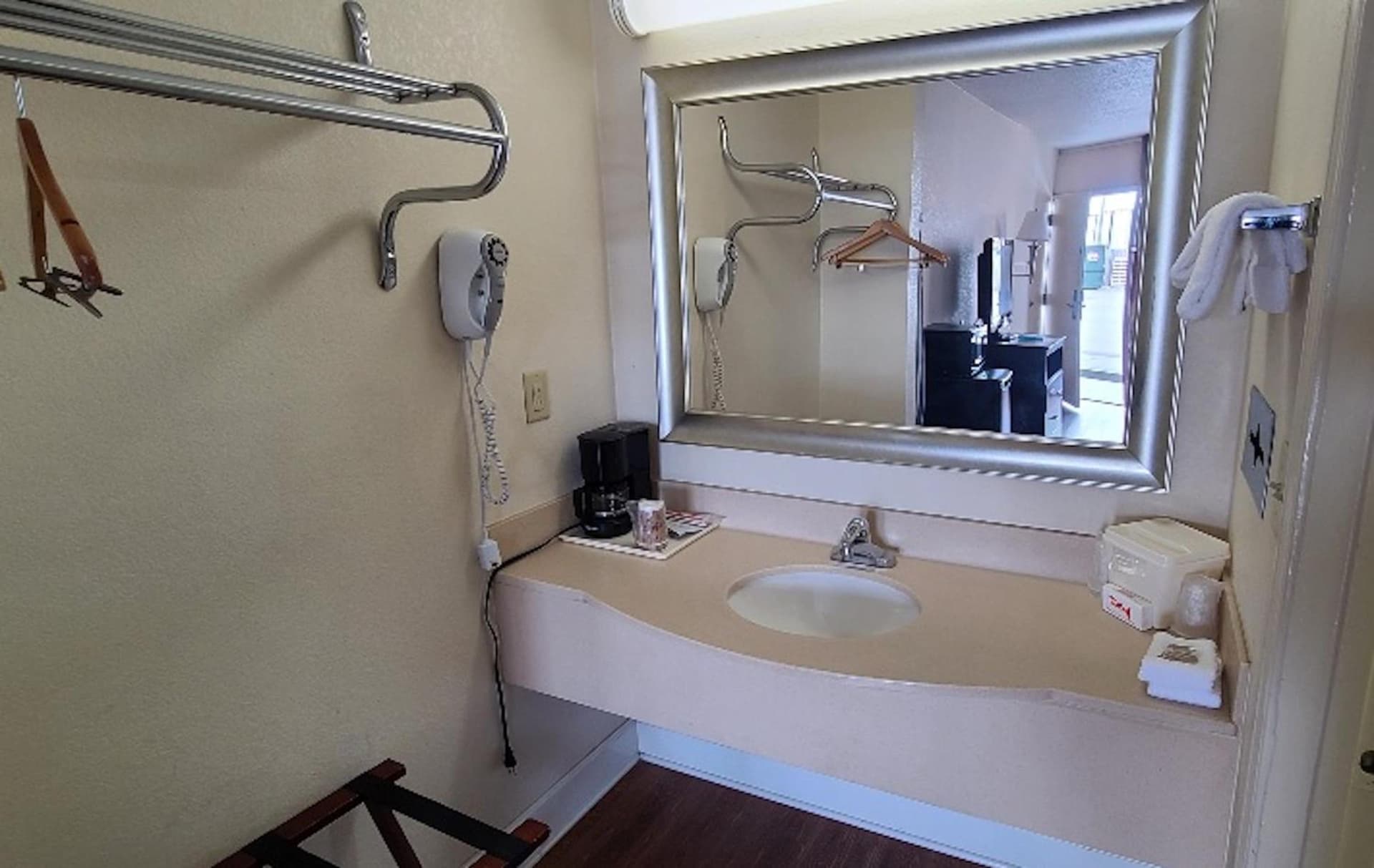Red Roof Inn Tifton interior in Tifton, GA — gallery photo 2