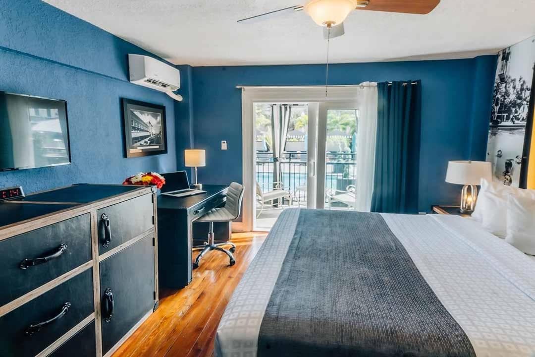Hollander Hotel - Downtown St. Petersburg gallery photo in St Petersburg — image 38