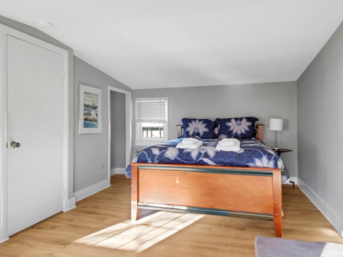 The Thistle Inn interior in Boothbay Harbor — gallery photo 2