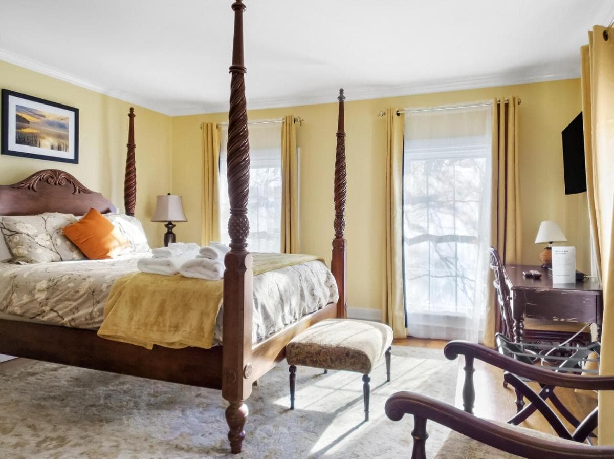 The Thistle Inn featured exterior or lobby in Boothbay Harbor — similar hotel