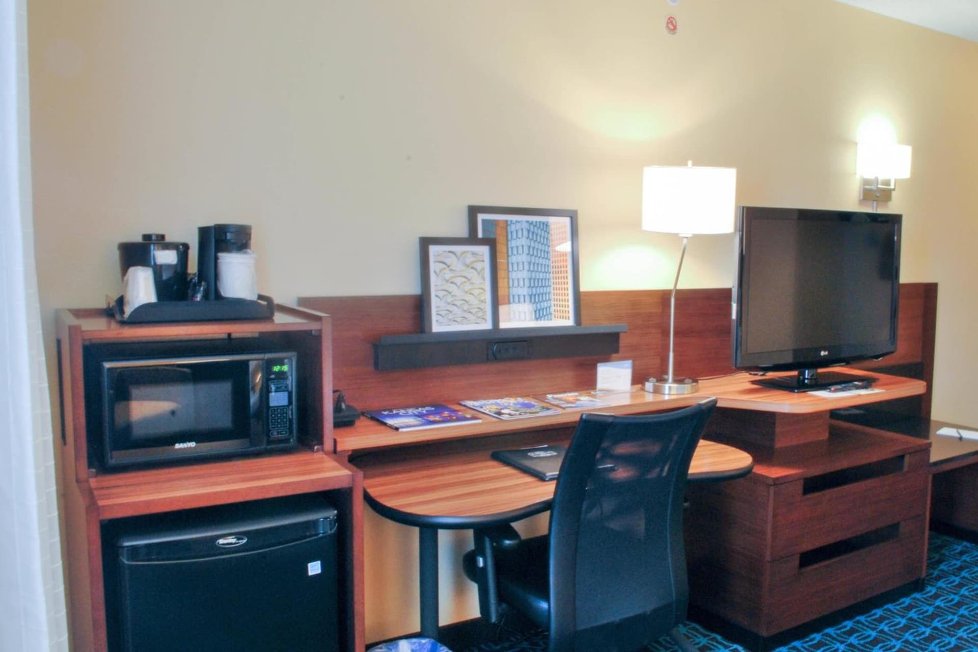Fairfield Inn Kansas City Downtown/Union Hill interior in Kansas City, MO — gallery photo 2