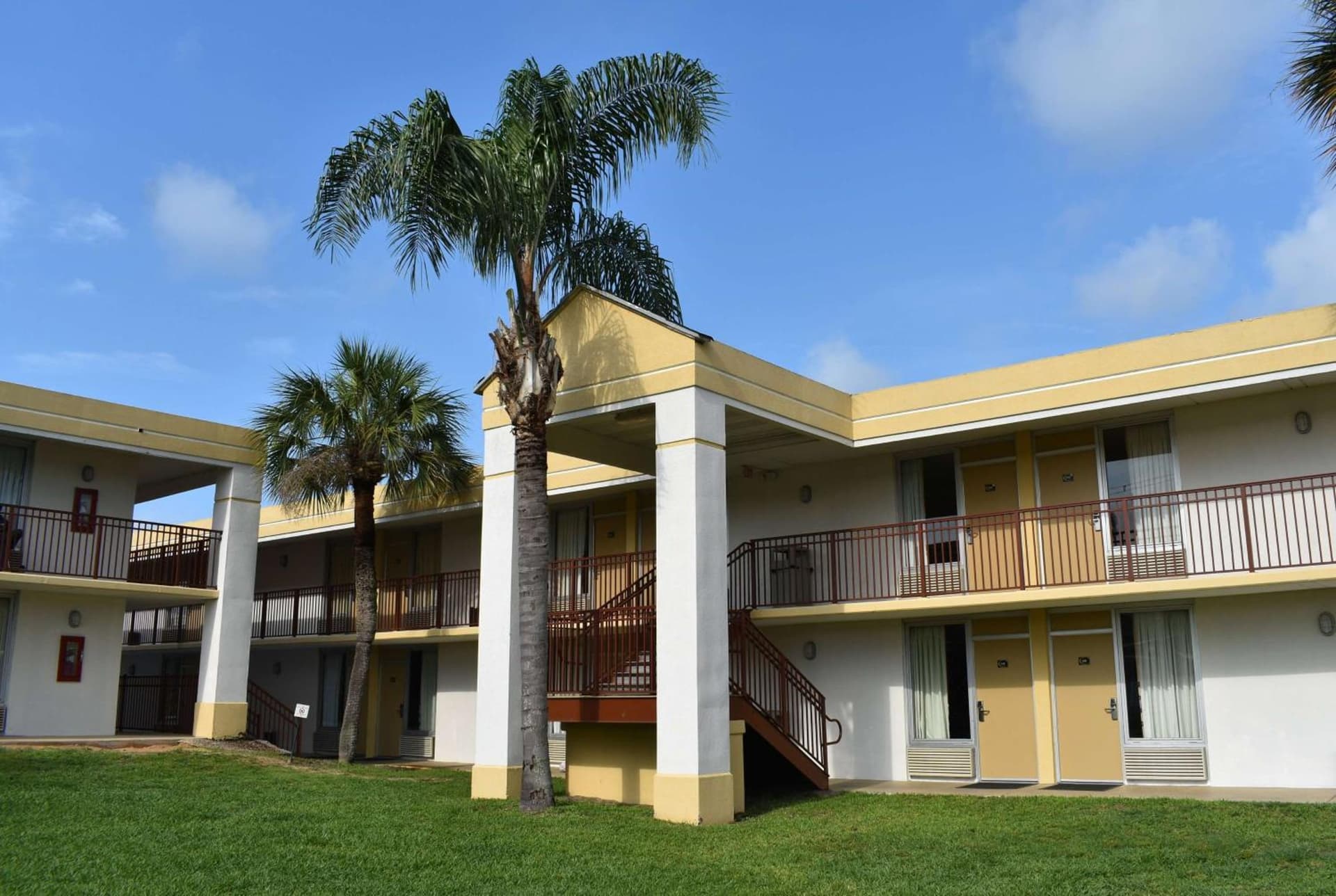 Super 8 by Wyndham Ocala I-75 gallery photo in Ocala, FL — image 6
