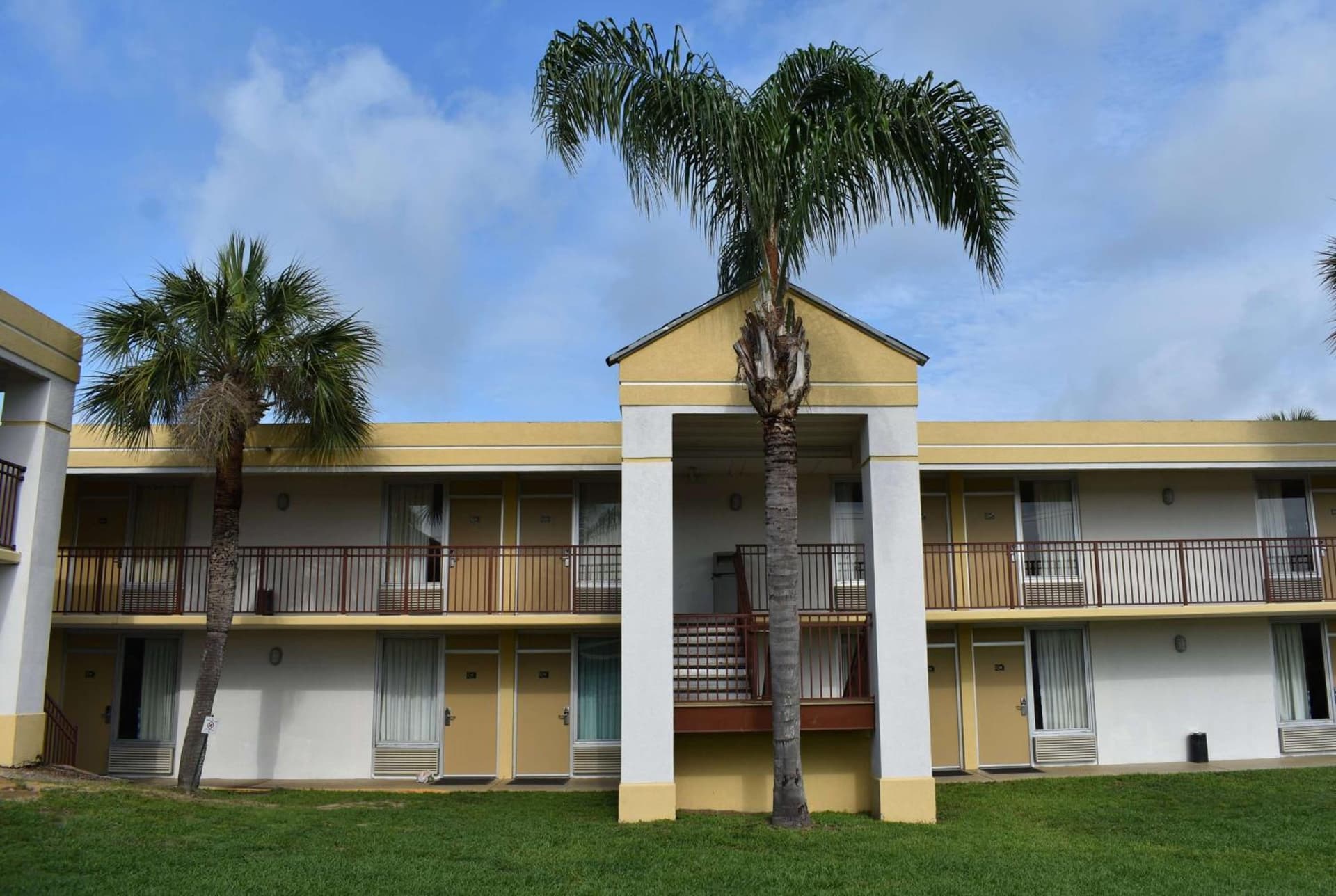 Super 8 by Wyndham Ocala I-75 gallery photo in Ocala, FL — image 42