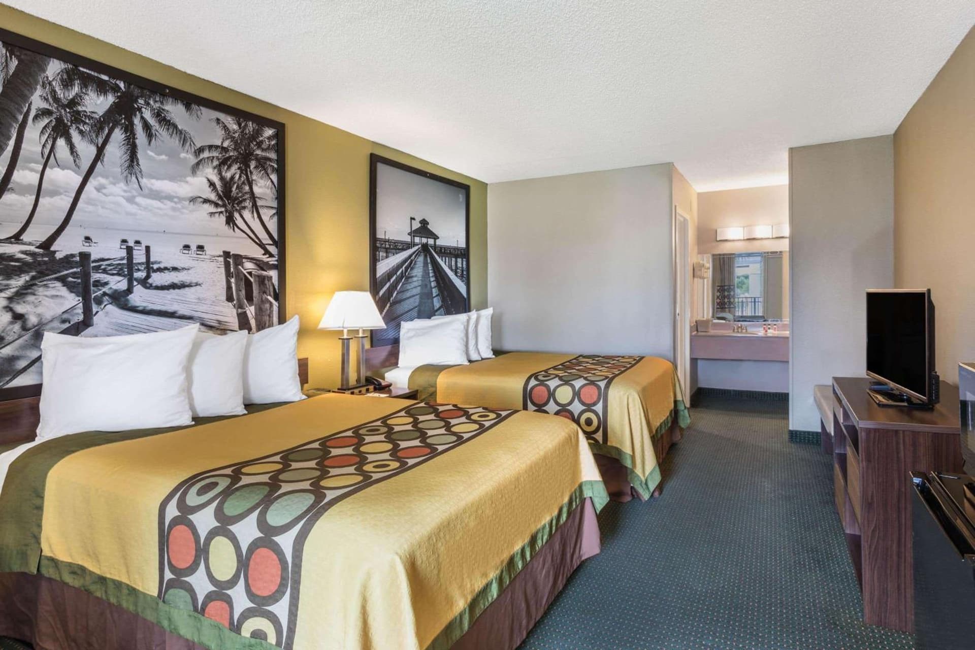 Super 8 by Wyndham Ocala I-75 gallery photo in Ocala, FL — image 5