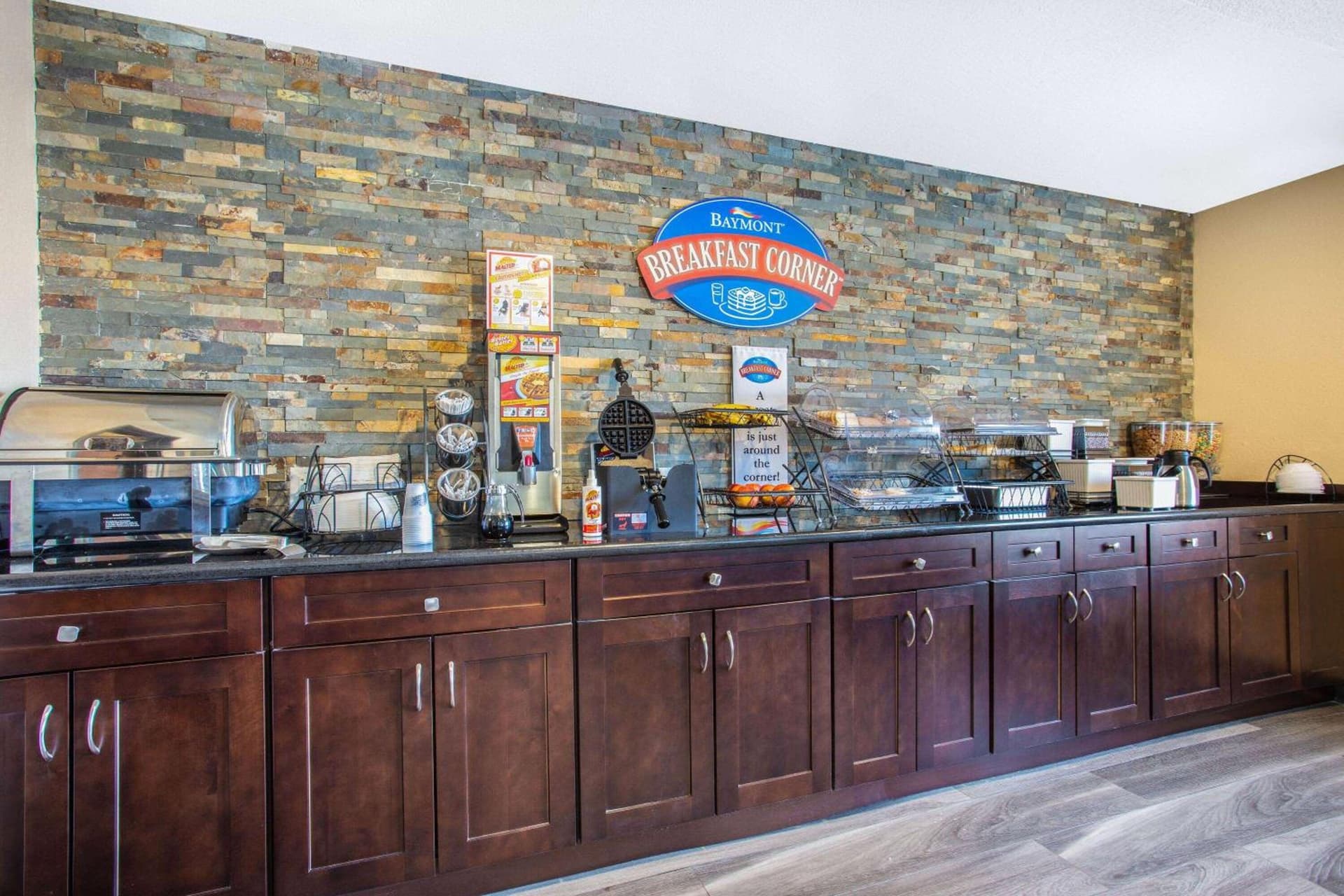 Baymont by Wyndham Joliet gallery photo in Joliet, IL — image 38