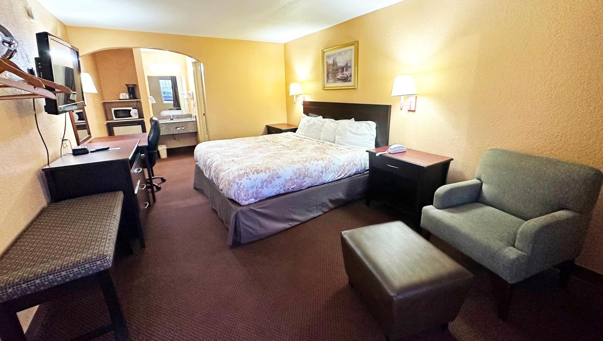 Apollo Lodge and RV Park interior in Fairfield, TX — gallery photo 2