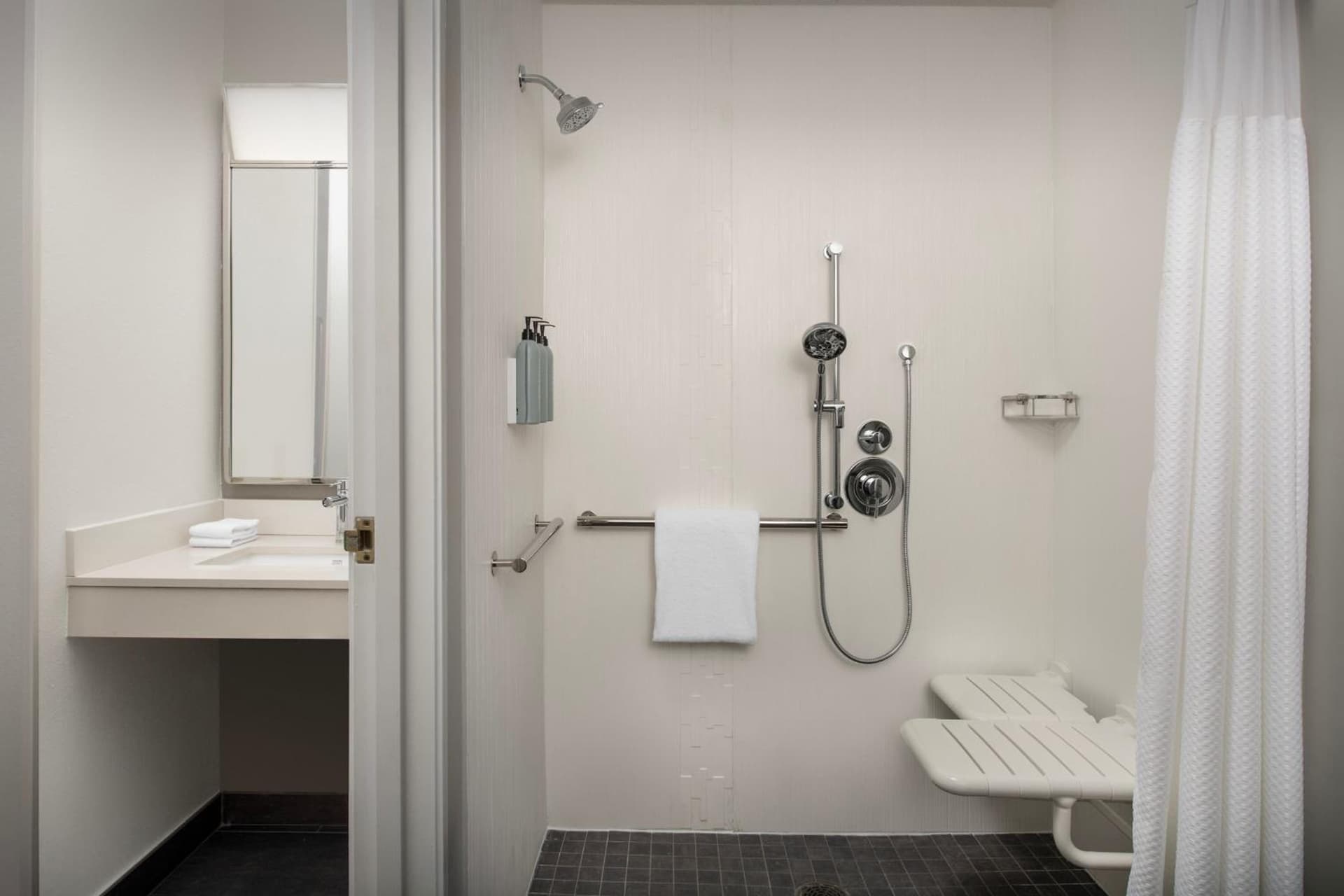 Courtyard by Marriott Dayton Beavercreek gallery photo in Beavercreek, OH — image 10
