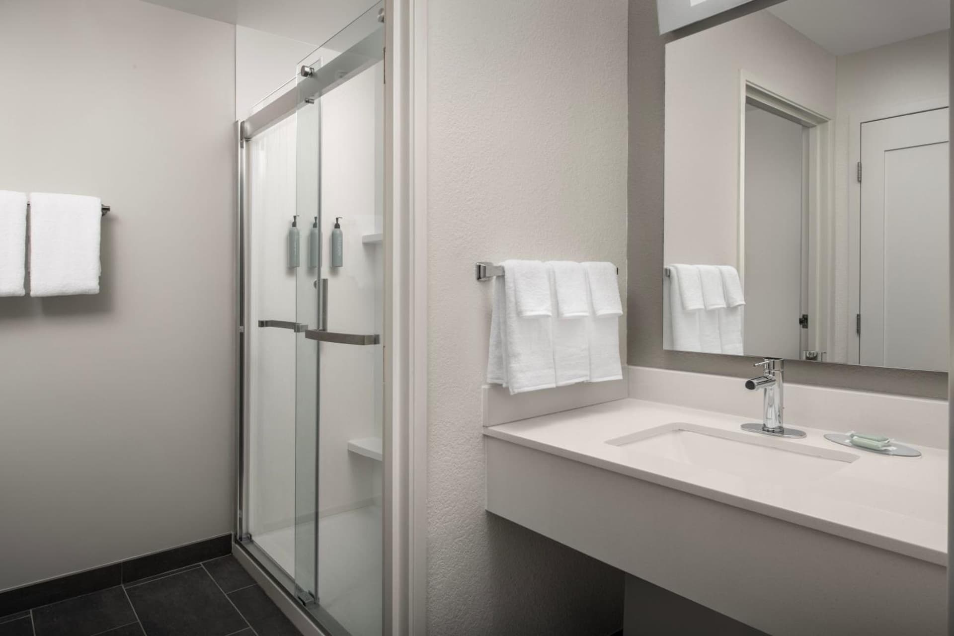 Courtyard by Marriott Dayton Beavercreek gallery photo in Beavercreek, OH — image 32