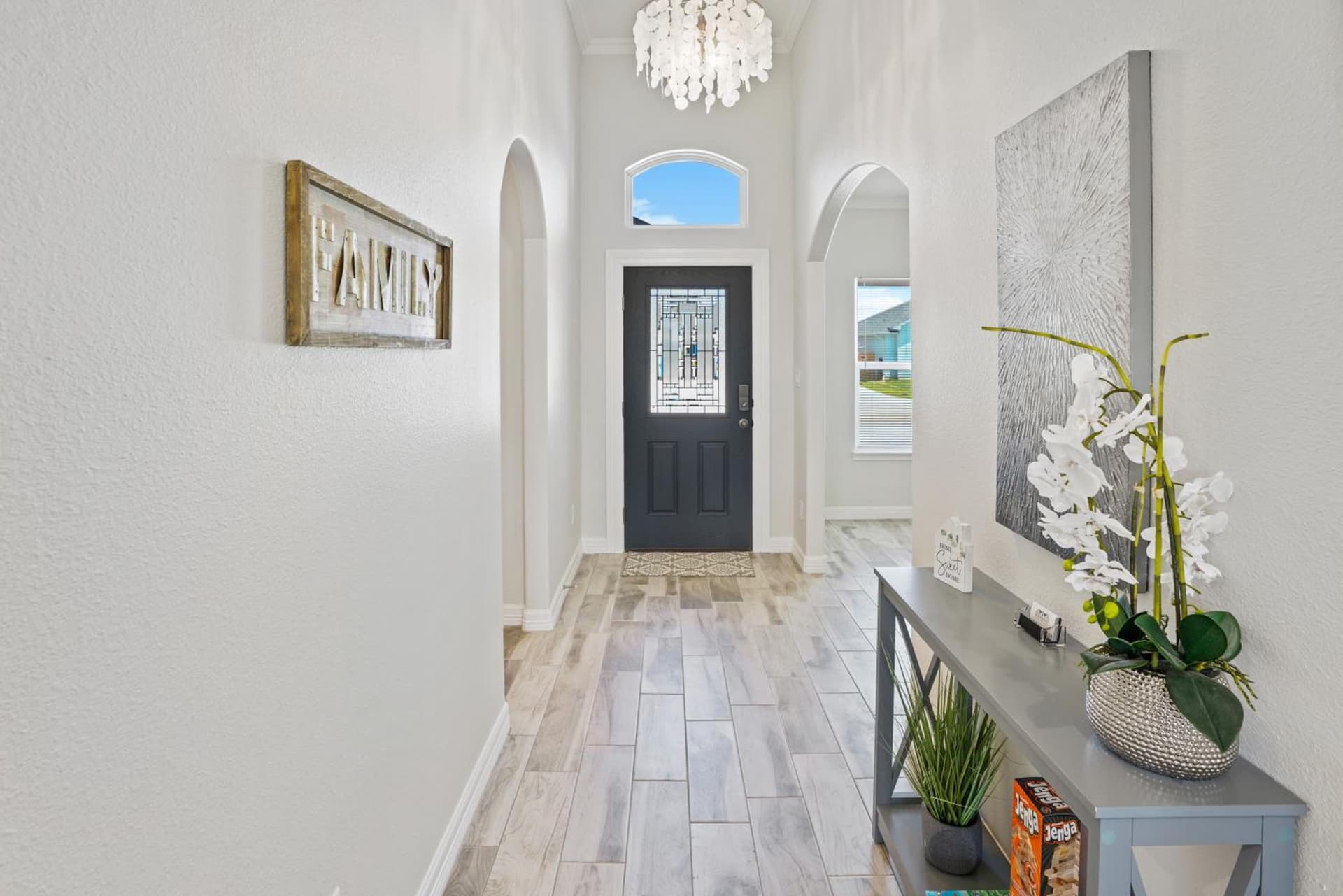 Stunning Retreat: 4B+GameRM, 2K-3QBeds,Pool Table interior in Rockport, TX — gallery photo 2