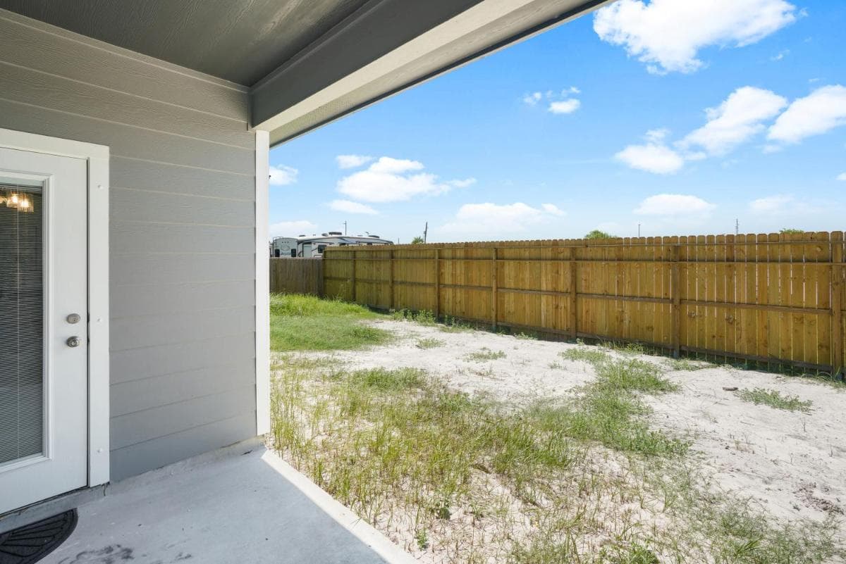 Stunning Retreat: 4B+GameRM, 2K-3QBeds,Pool Table property views in Rockport, TX — gallery photo 3