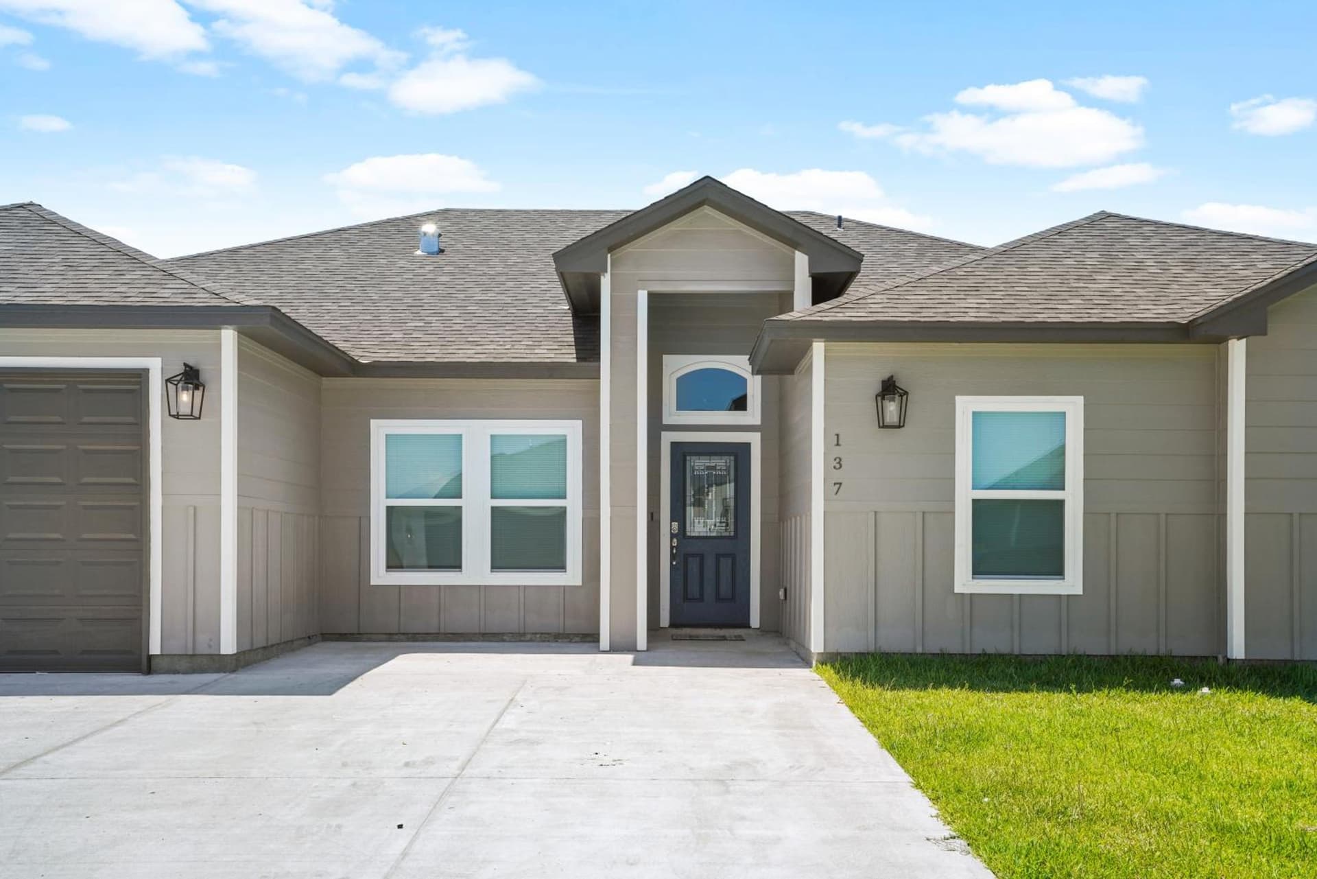 Stunning Retreat: 4B+GameRM, 2K-3QBeds,Pool Table featured exterior or lobby in Rockport, TX — similar hotel