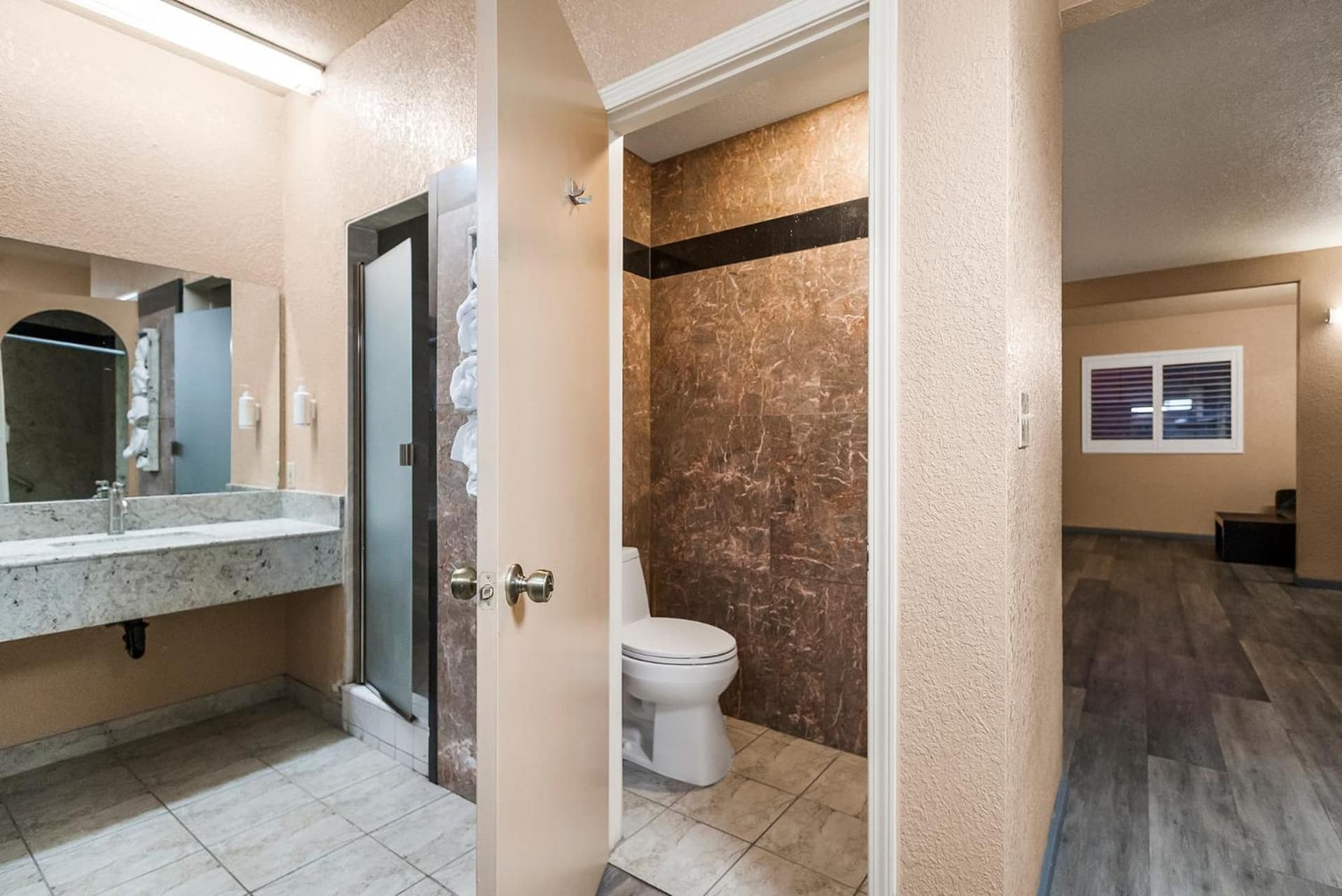 Country Inn Sonora property views in Sonora, CA — gallery photo 3
