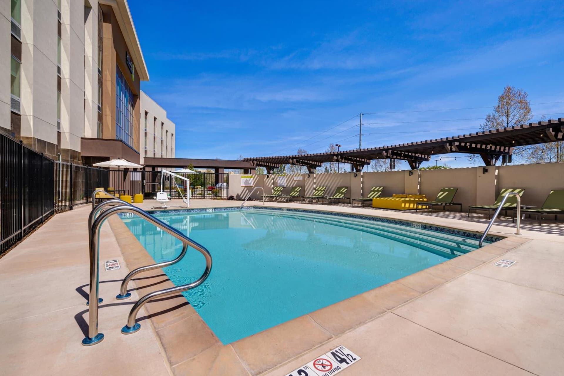 Home2 Suites By Hilton Petaluma interior in Petaluma, CA — gallery photo 2
