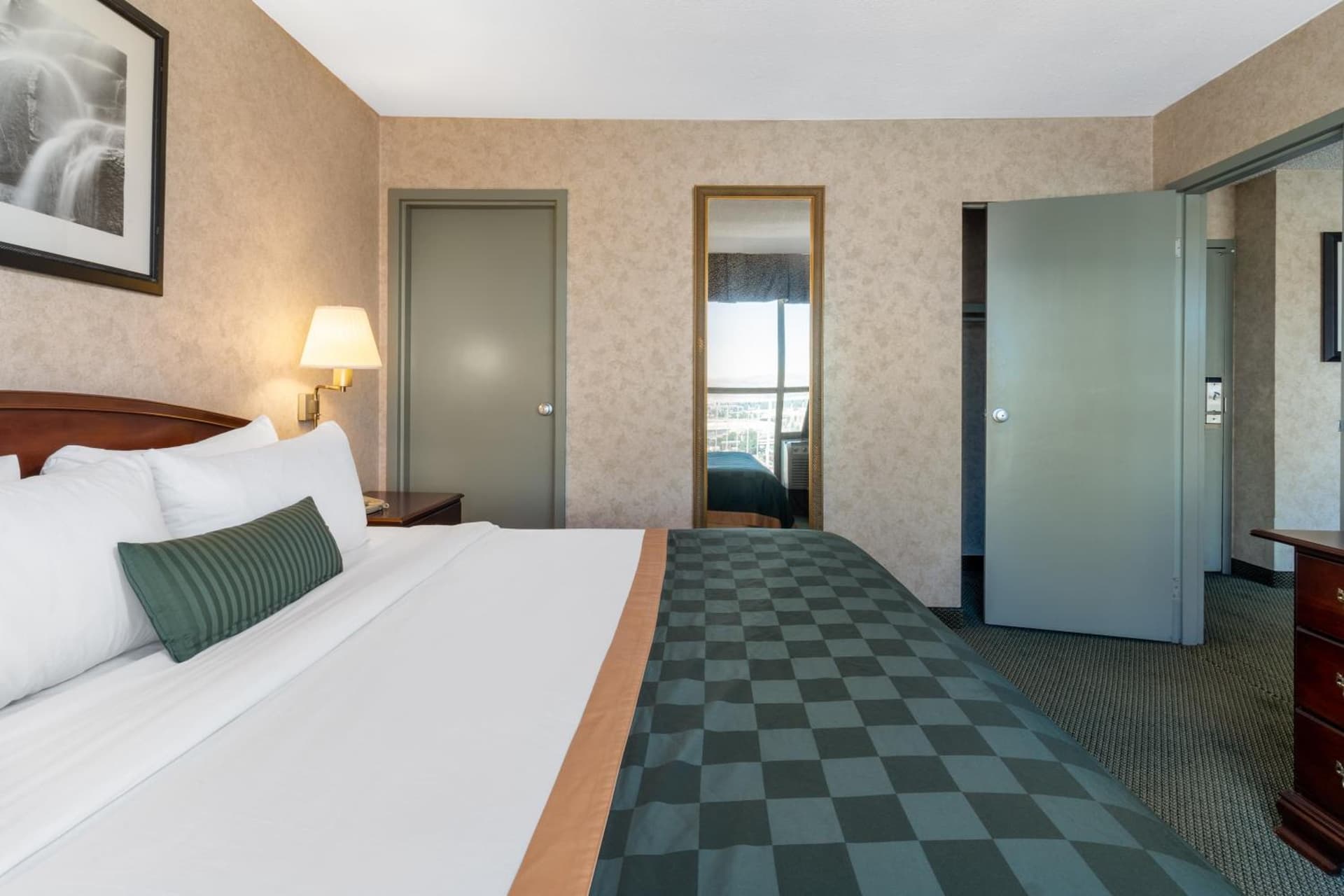 Ramada by Wyndham Reno Hotel & Casino gallery photo in Reno, NV — image 25