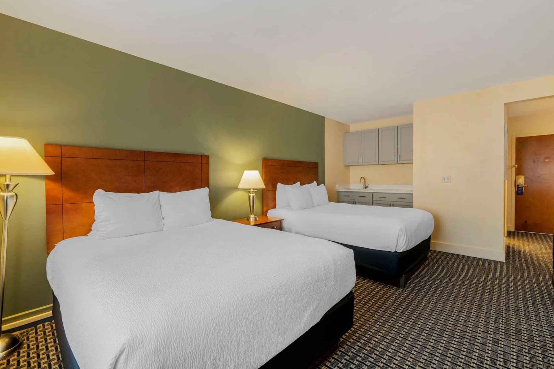 Best Western Plus Brunswick Bath interior in Brunswick — gallery photo 2