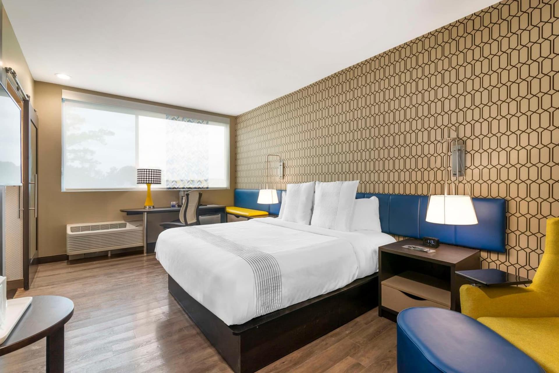 GLo Best Western Pooler - Savannah Airport Hotel interior in Savannah, GA — gallery photo 2