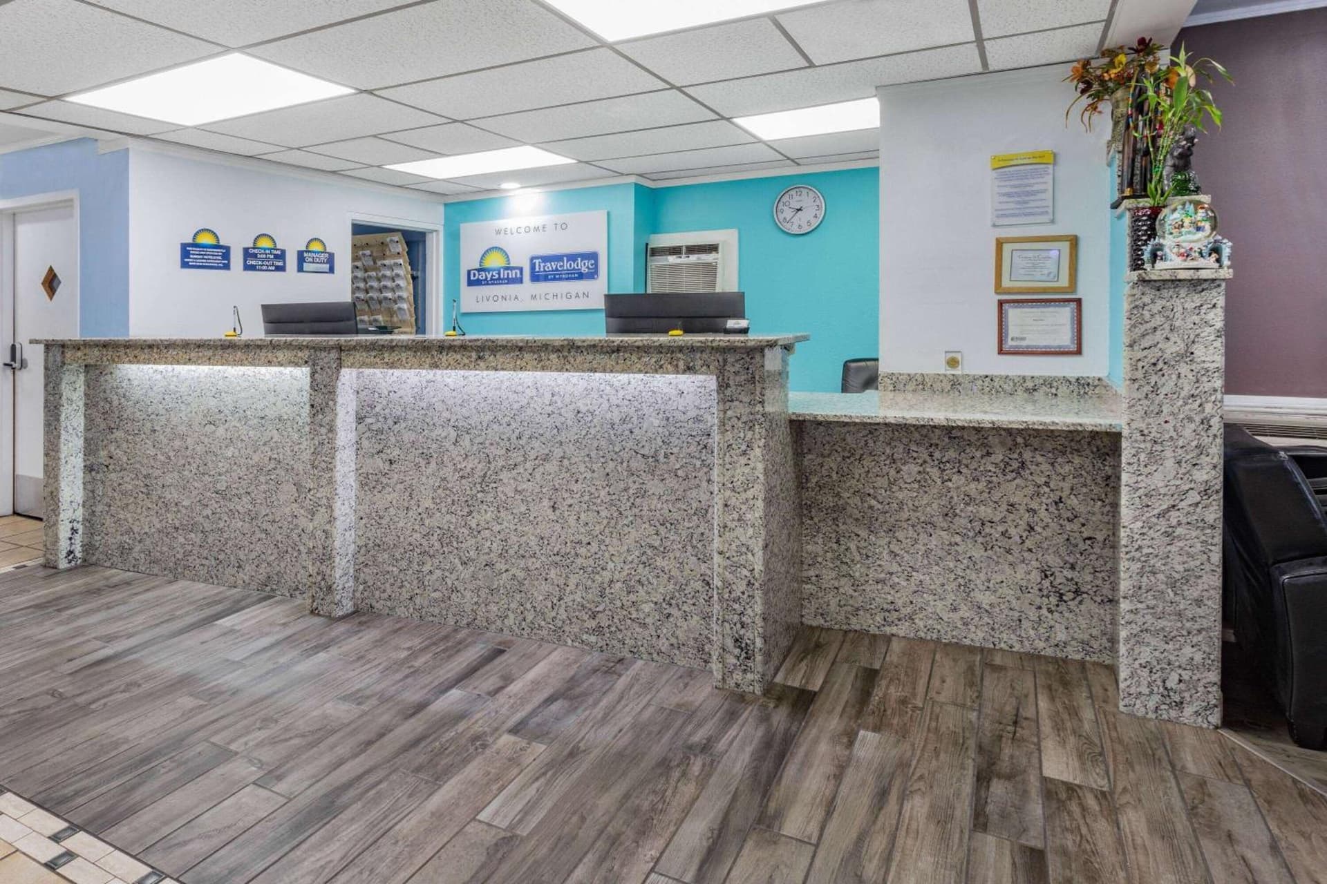 Days Inn by Wyndham Livonia Canton Detroit gallery photo in Livonia, MI — image 9
