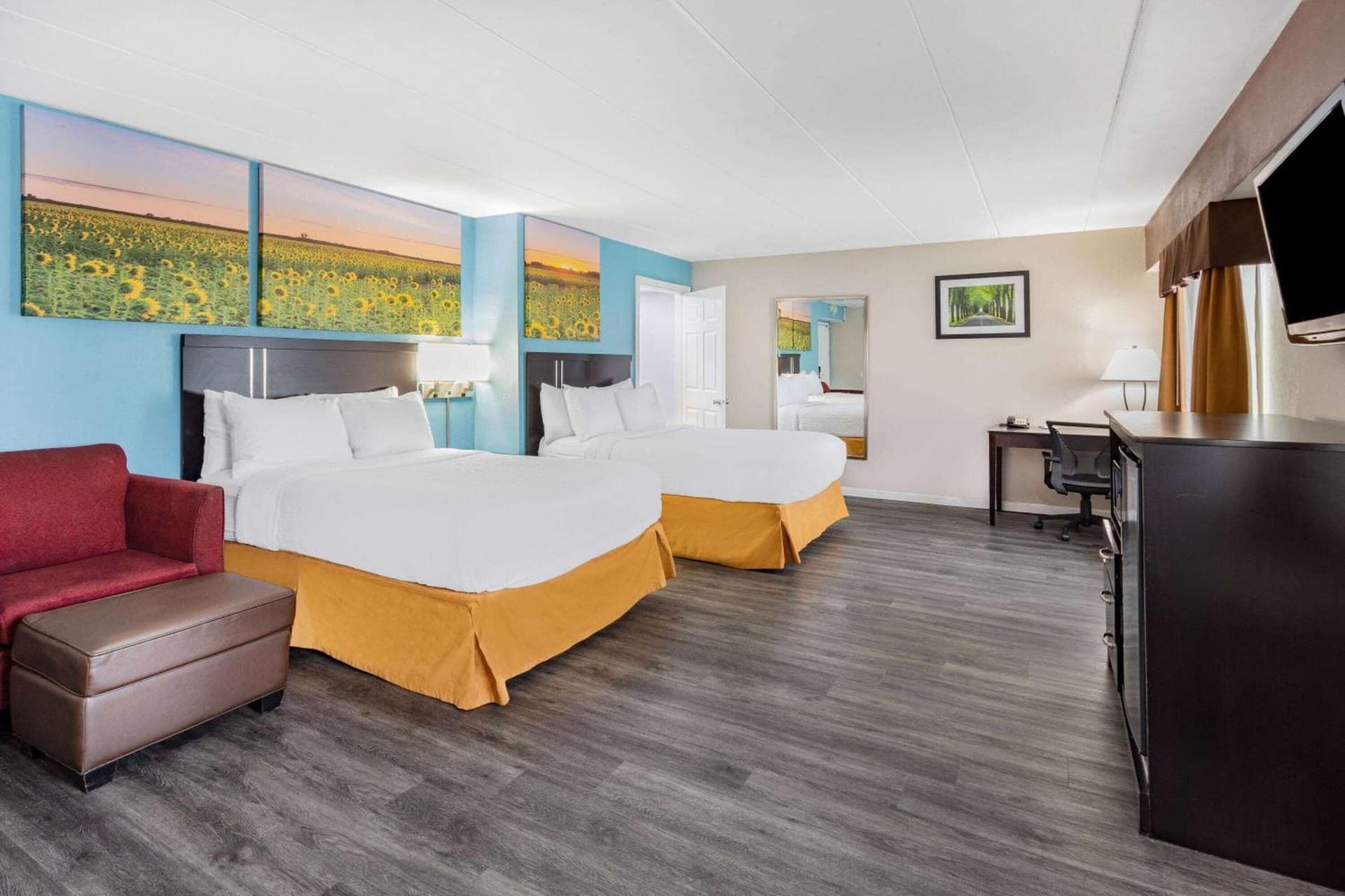 Days Inn by Wyndham Livonia Canton Detroit gallery photo in Livonia, MI — image 19
