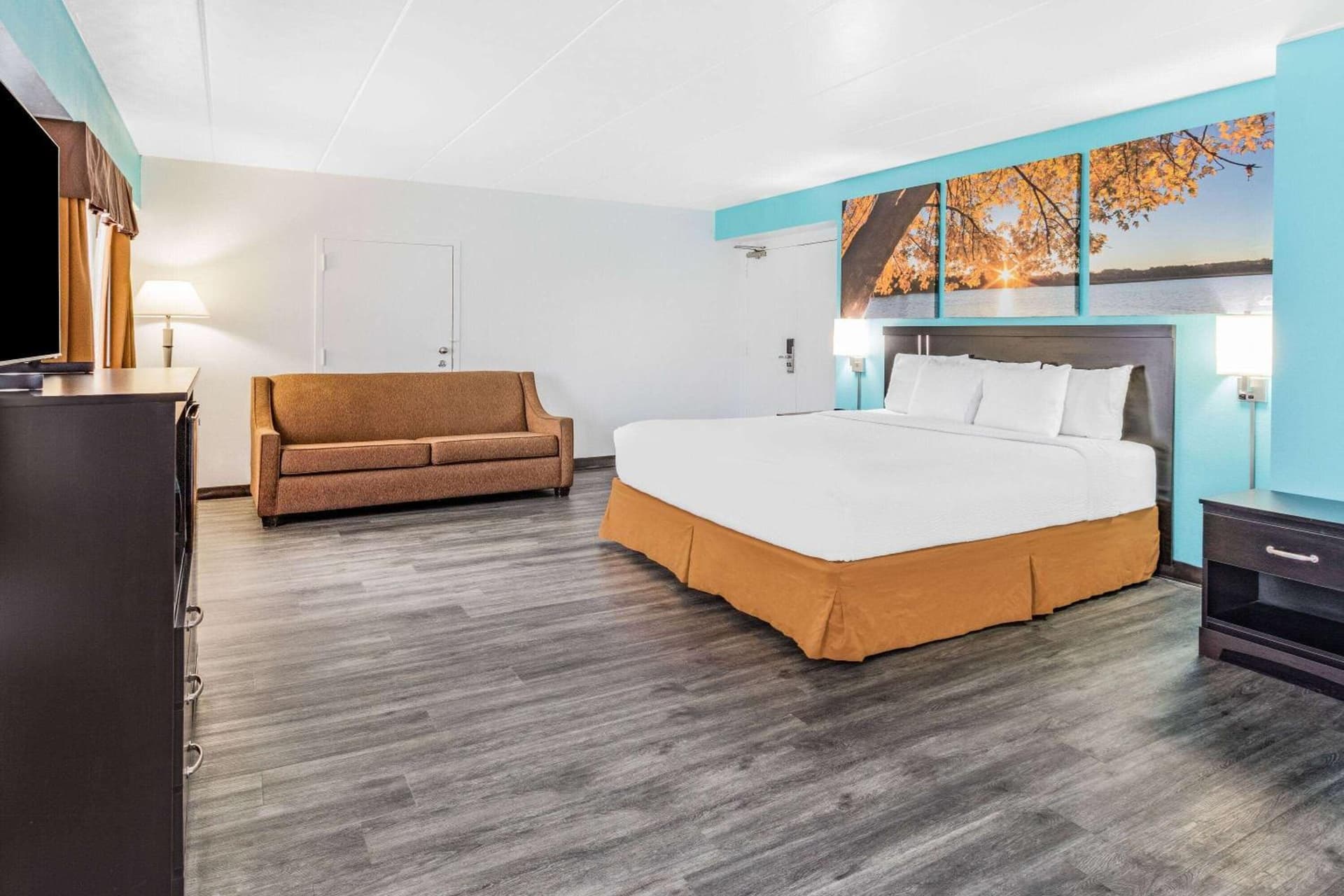 Days Inn by Wyndham Livonia Canton Detroit gallery photo in Livonia, MI — image 17
