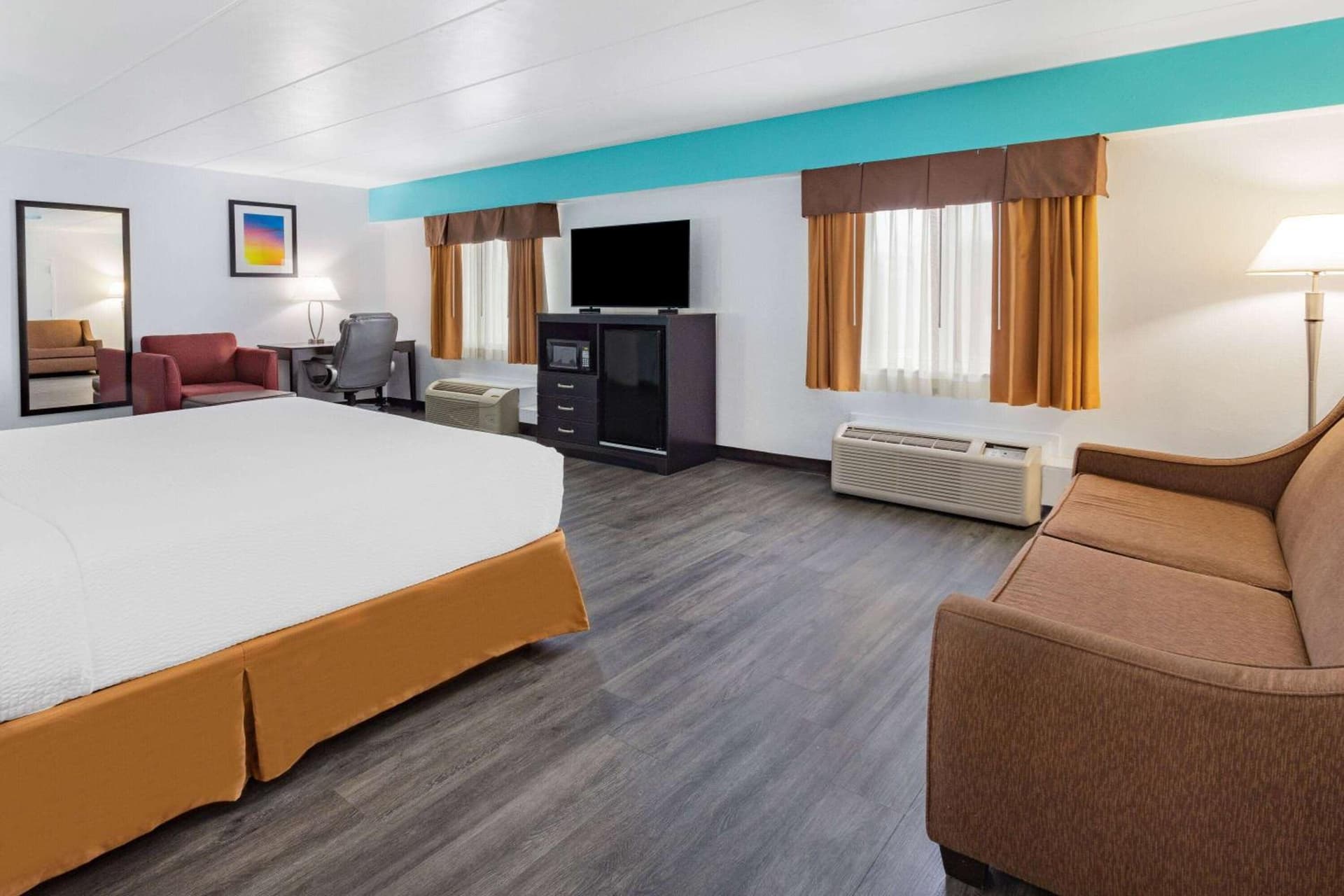 Days Inn by Wyndham Livonia Canton Detroit gallery photo in Livonia, MI — image 25