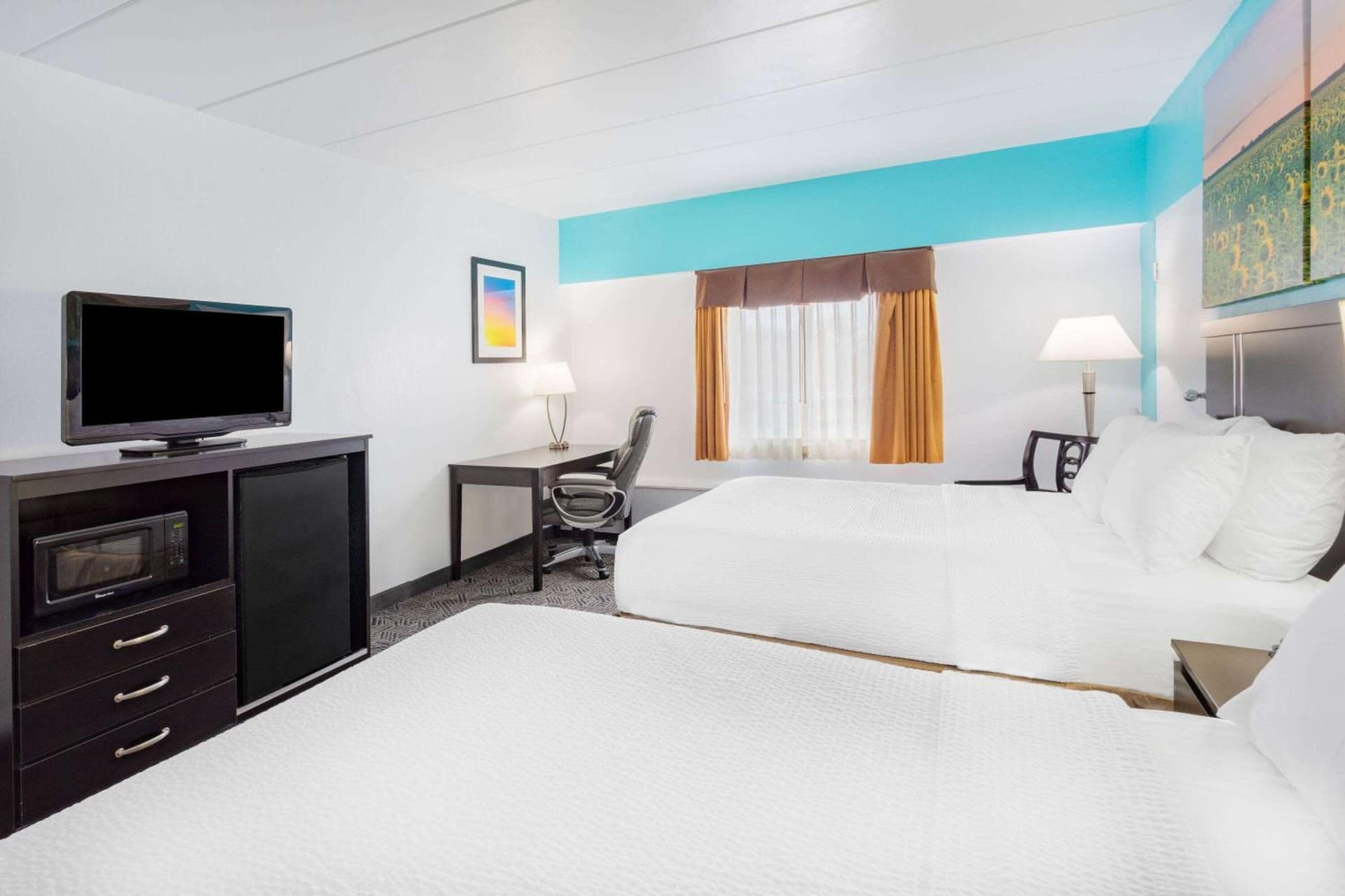 Days Inn by Wyndham Livonia Canton Detroit gallery photo in Livonia, MI — image 32