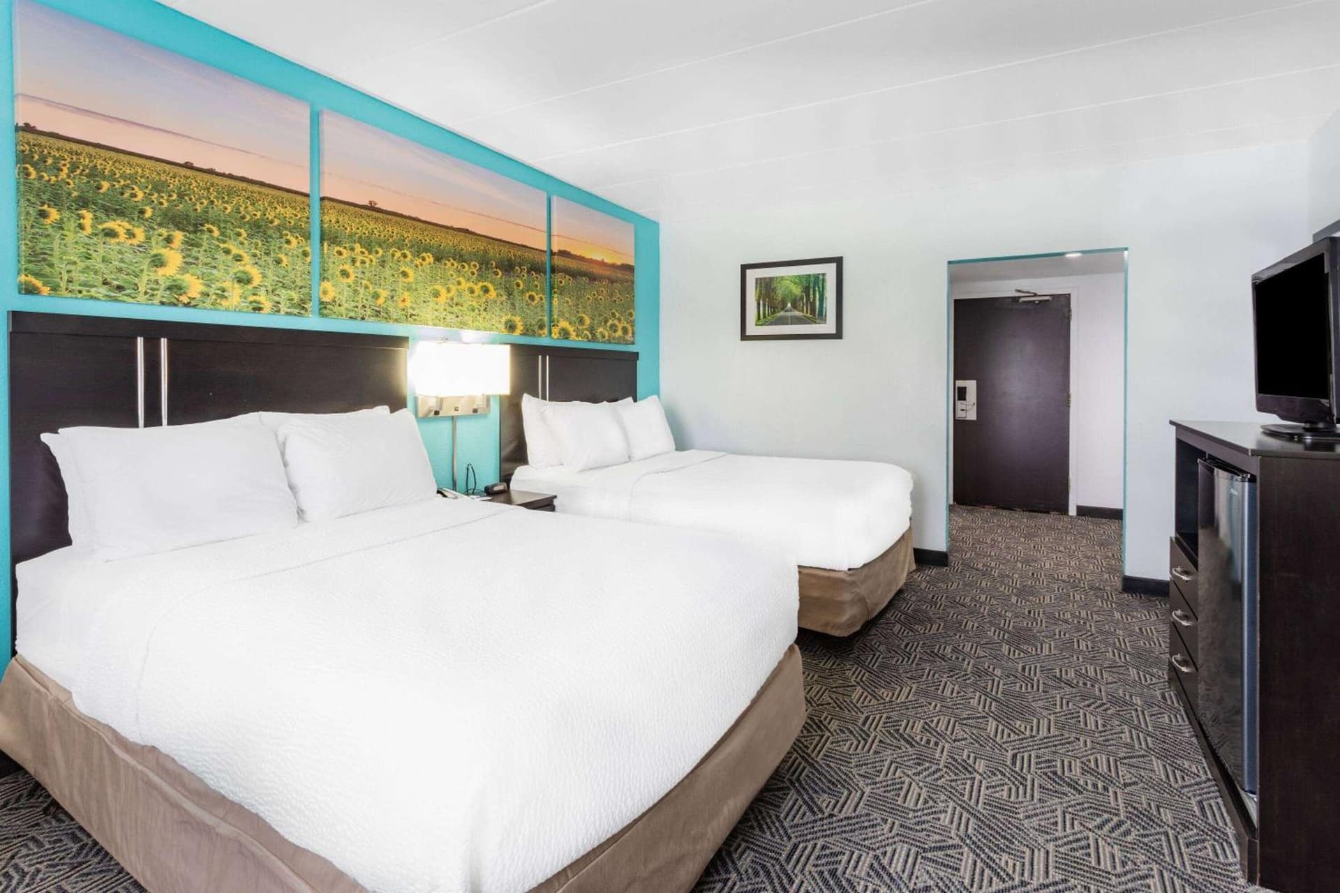 Days Inn by Wyndham Livonia Canton Detroit gallery photo in Livonia, MI — image 26